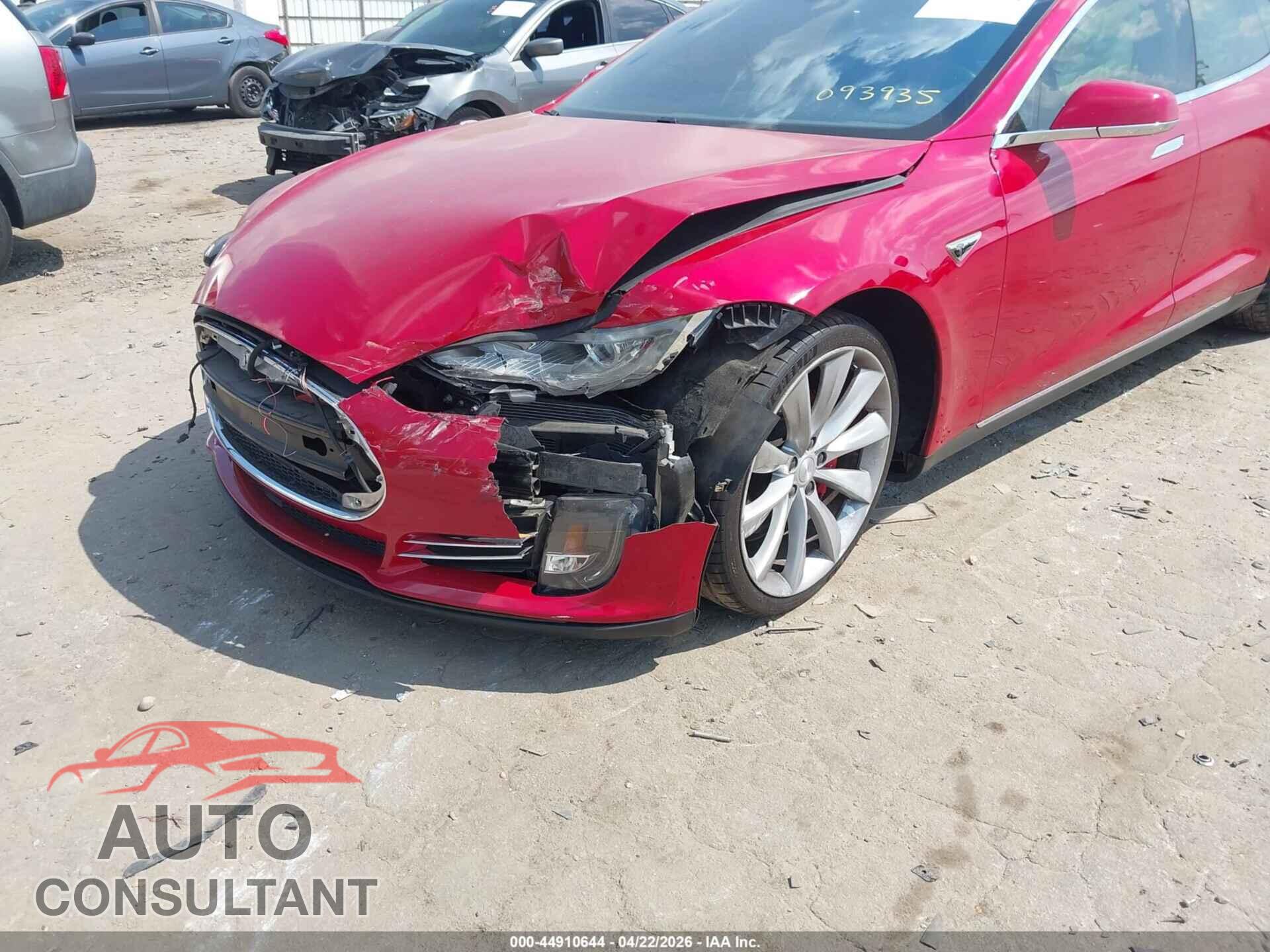TESLA MODEL S 2015 - 5YJSA1H45FF093935