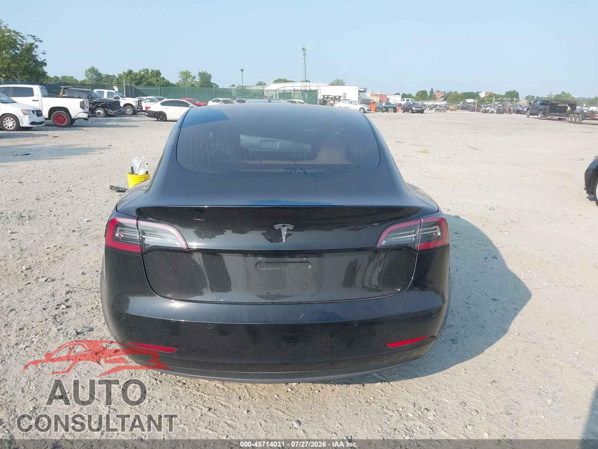 TESLA MODEL 3 2018 - 5YJ3E1EA8JF155307