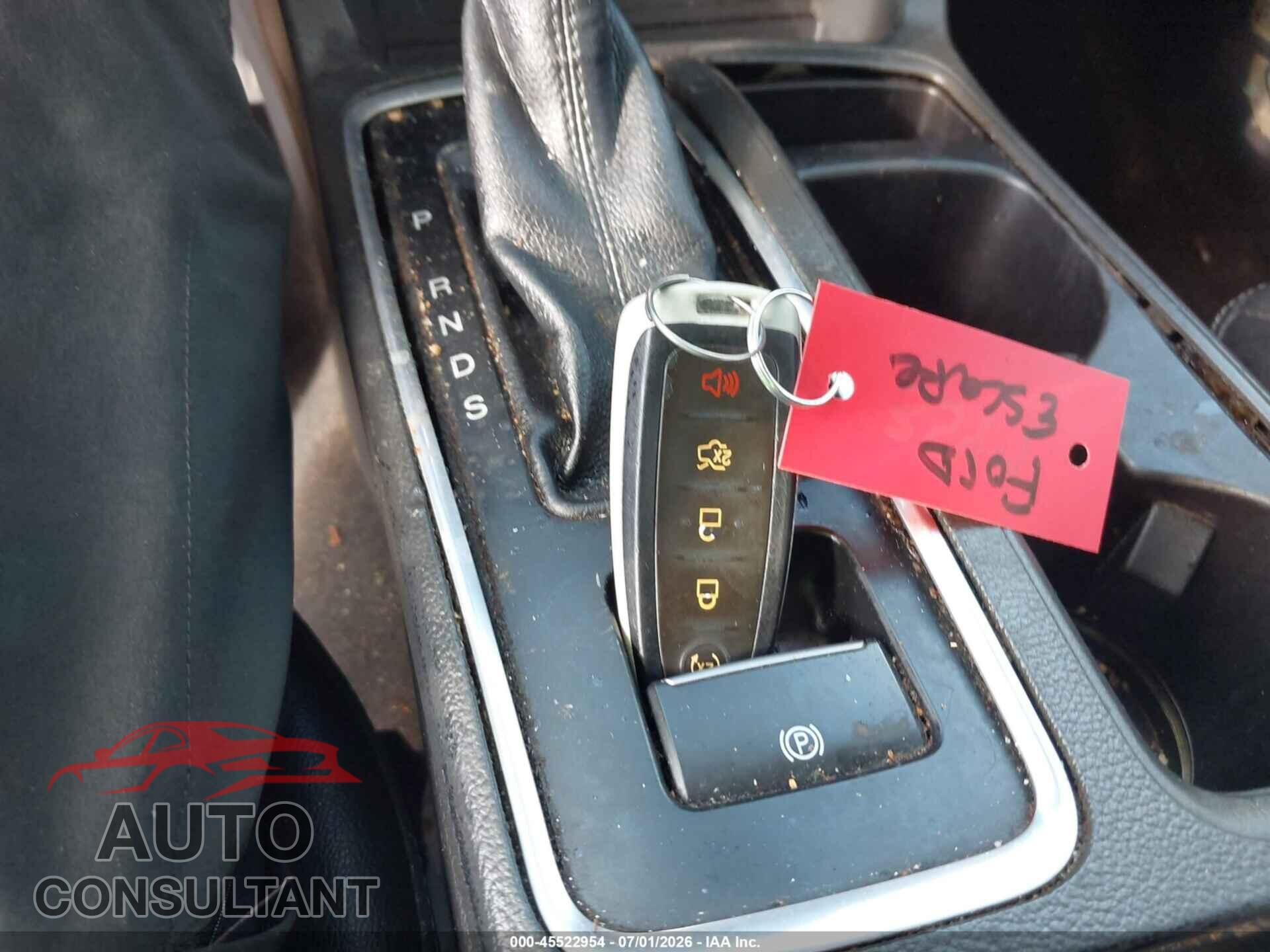 FORD ESCAPE 2017 - 1FMCU0JD8HUC19128