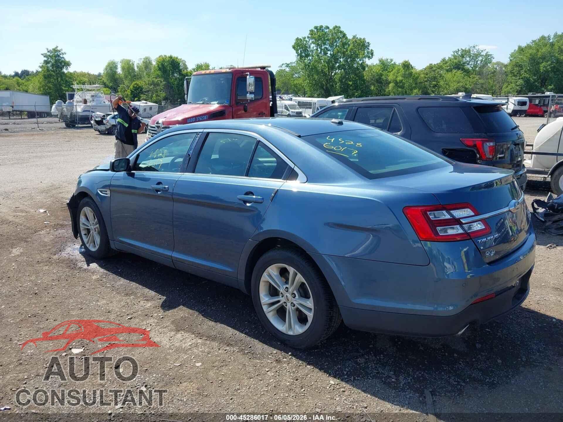 FORD TAURUS 2019 - 1FAHP2E85KG101978
