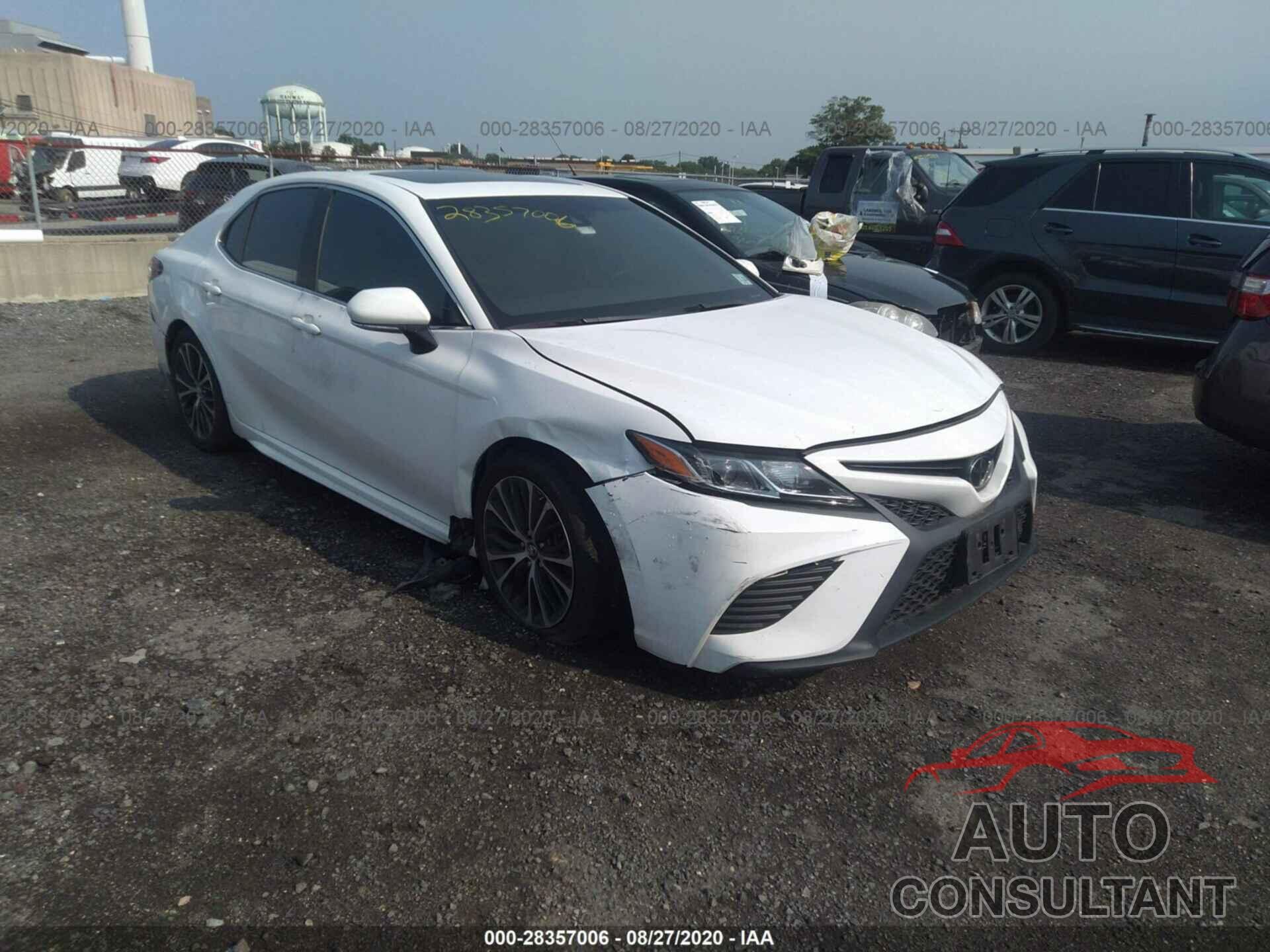 TOYOTA CAMRY 2018 - 4T1B11HK4JU015284
