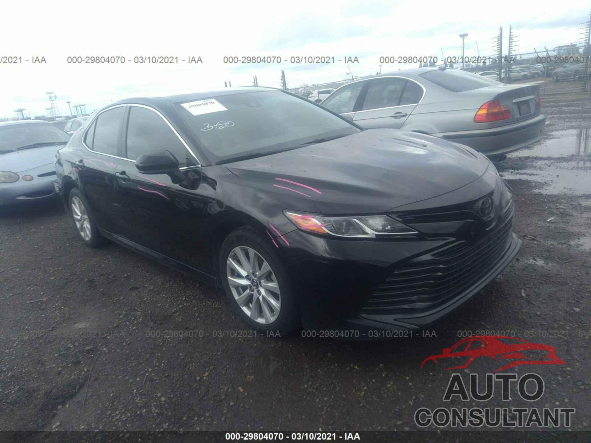TOYOTA CAMRY 2018 - 4T1B11HK7JU147200