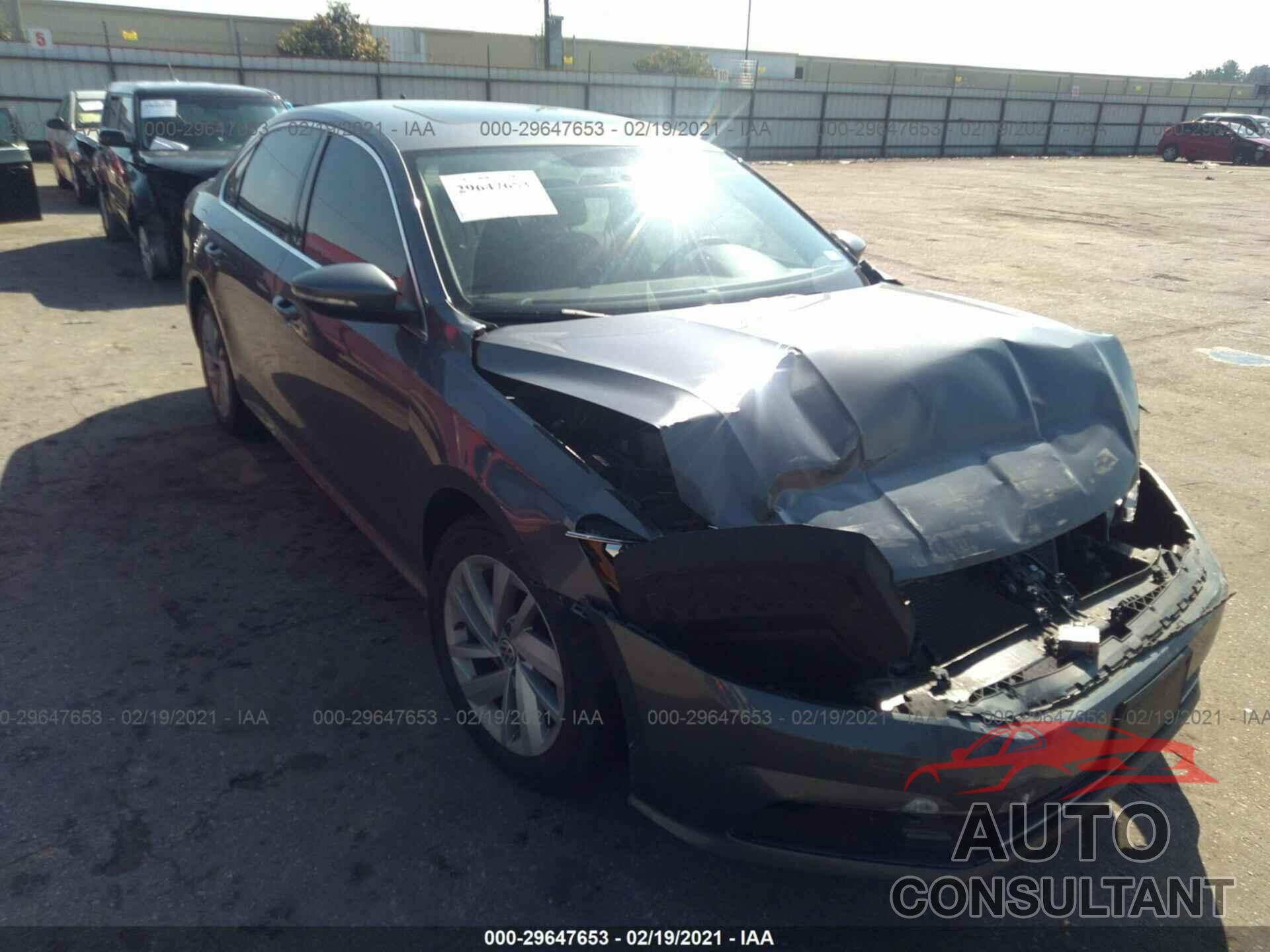 VOLKSWAGEN PASSAT 2018 - 1VWBA7A35JC001052