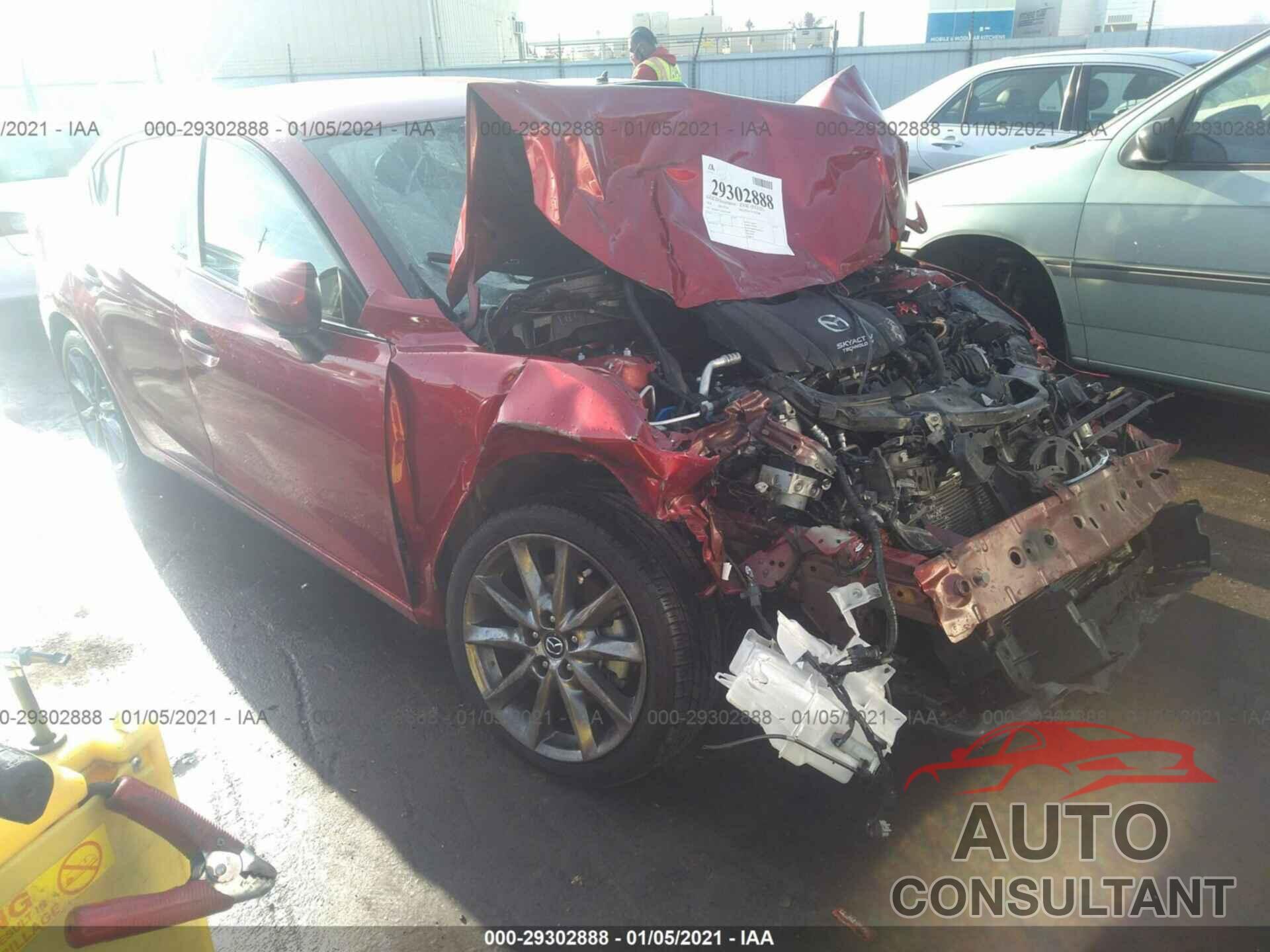 MAZDA MAZDA3 4-DOOR 2018 - 3MZBN1V33JM241680