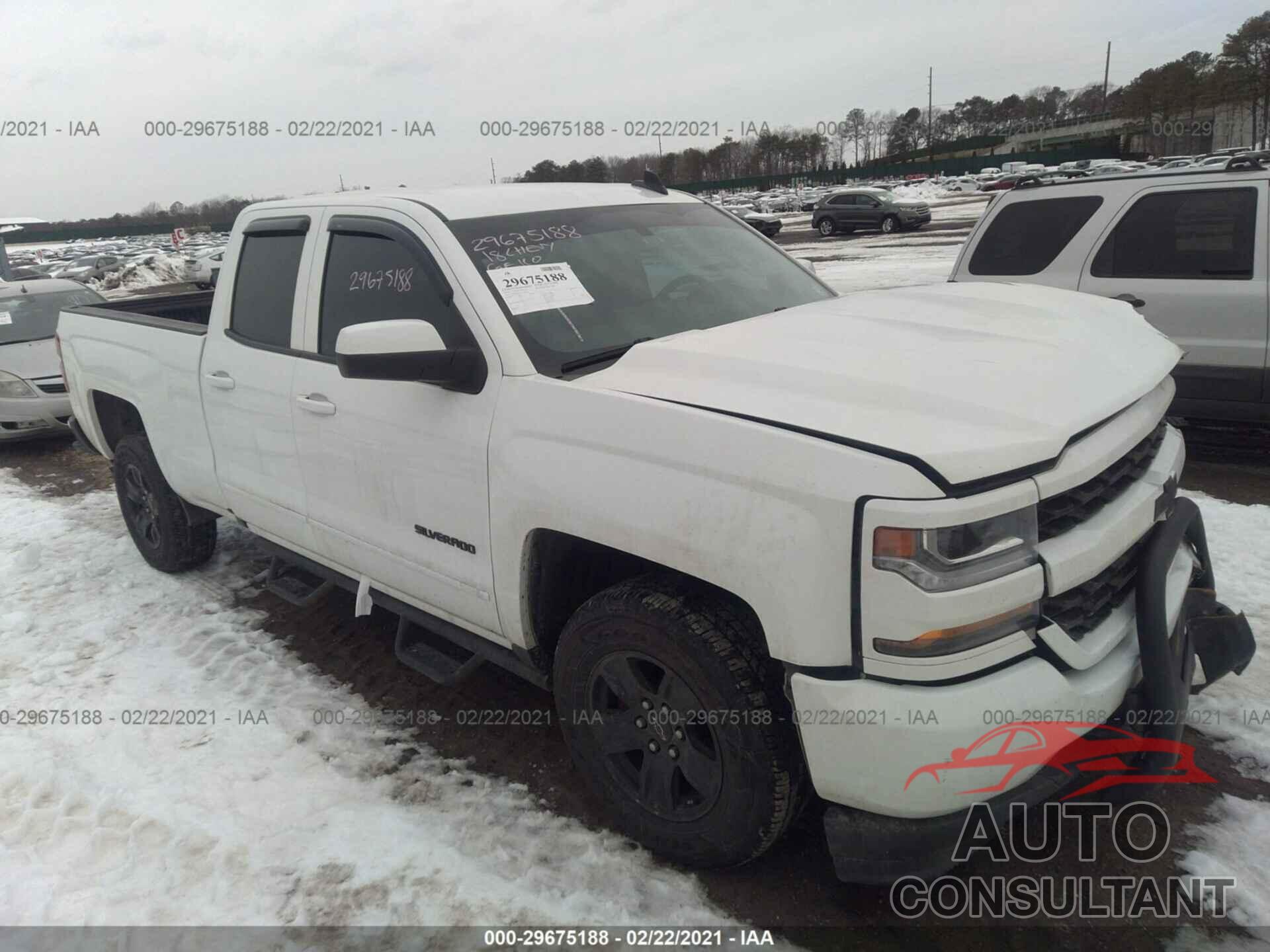 CHEVROLET SILVERADO 1500 2018 - 1GCRCREC8JZ176443