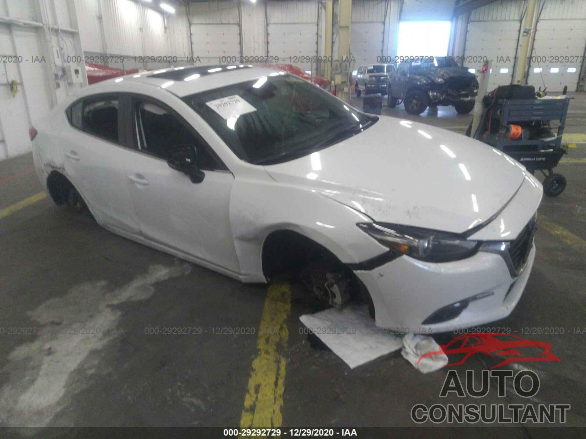 MAZDA MAZDA3 4-DOOR 2018 - 3MZBN1W34JM159794
