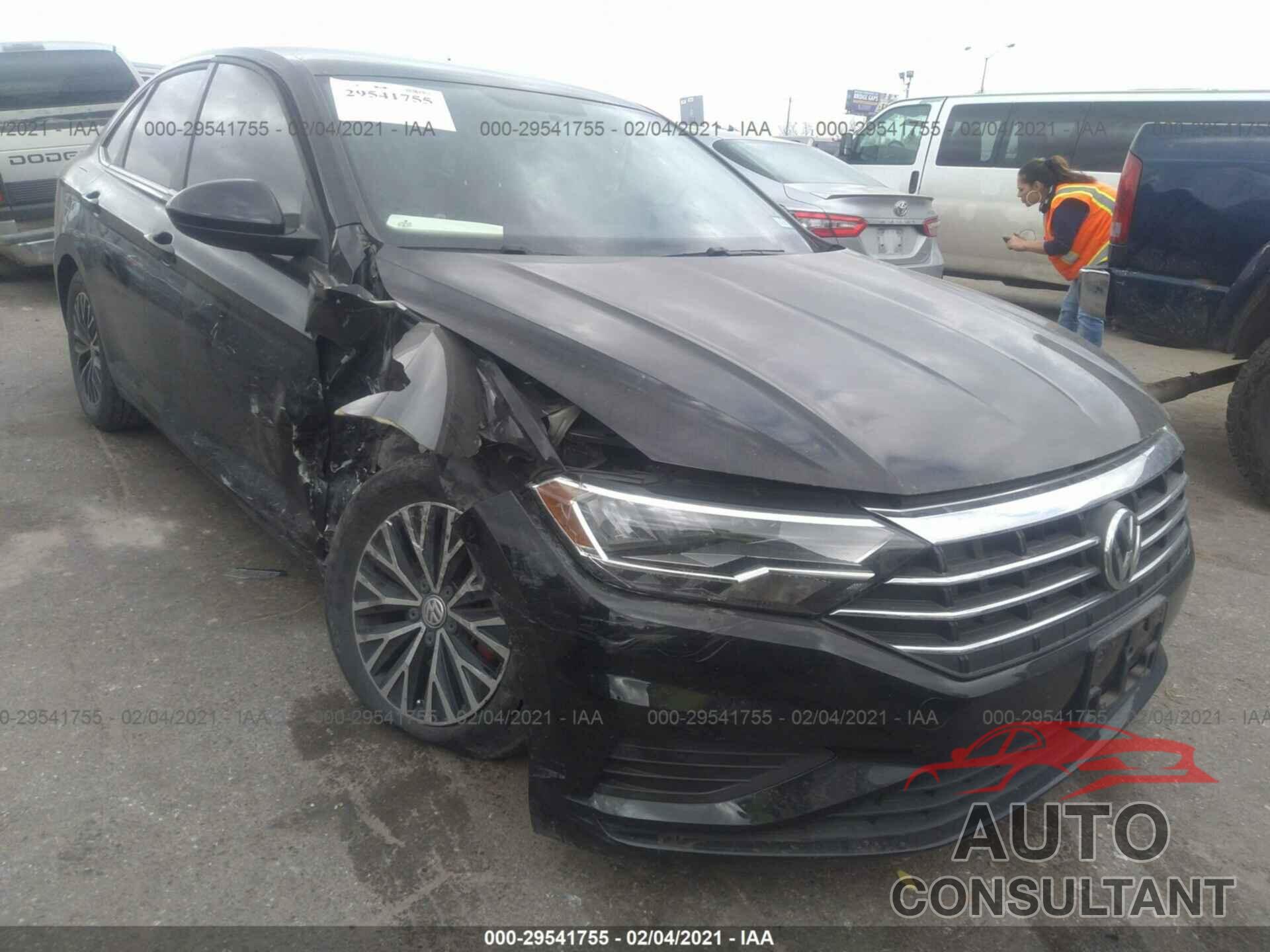 VOLKSWAGEN JETTA 2019 - 3VWN57BU0KM004482
