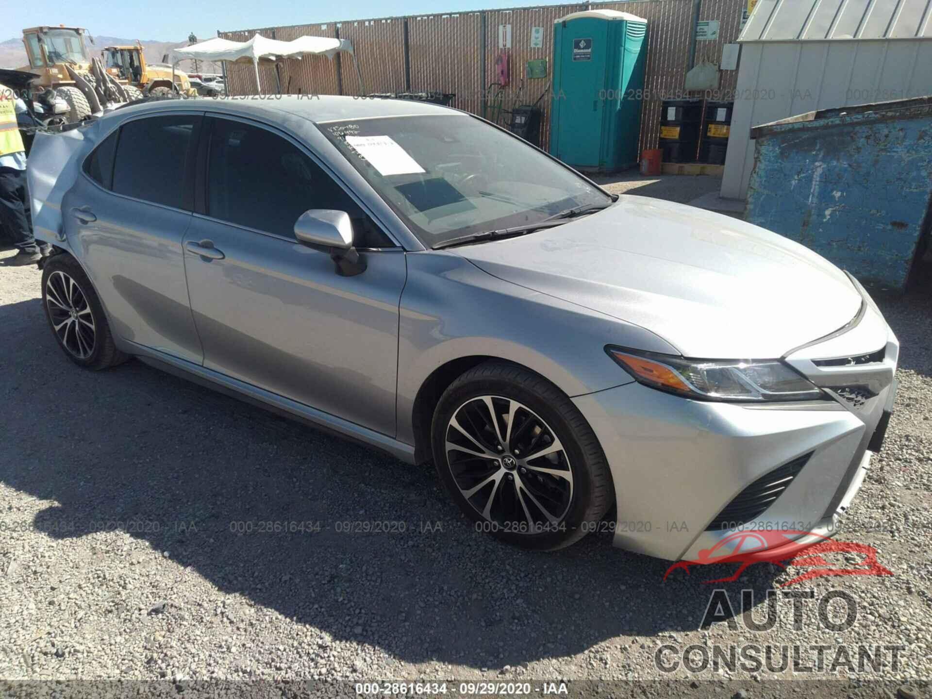 TOYOTA CAMRY 2018 - 4T1B11HK5JU088227