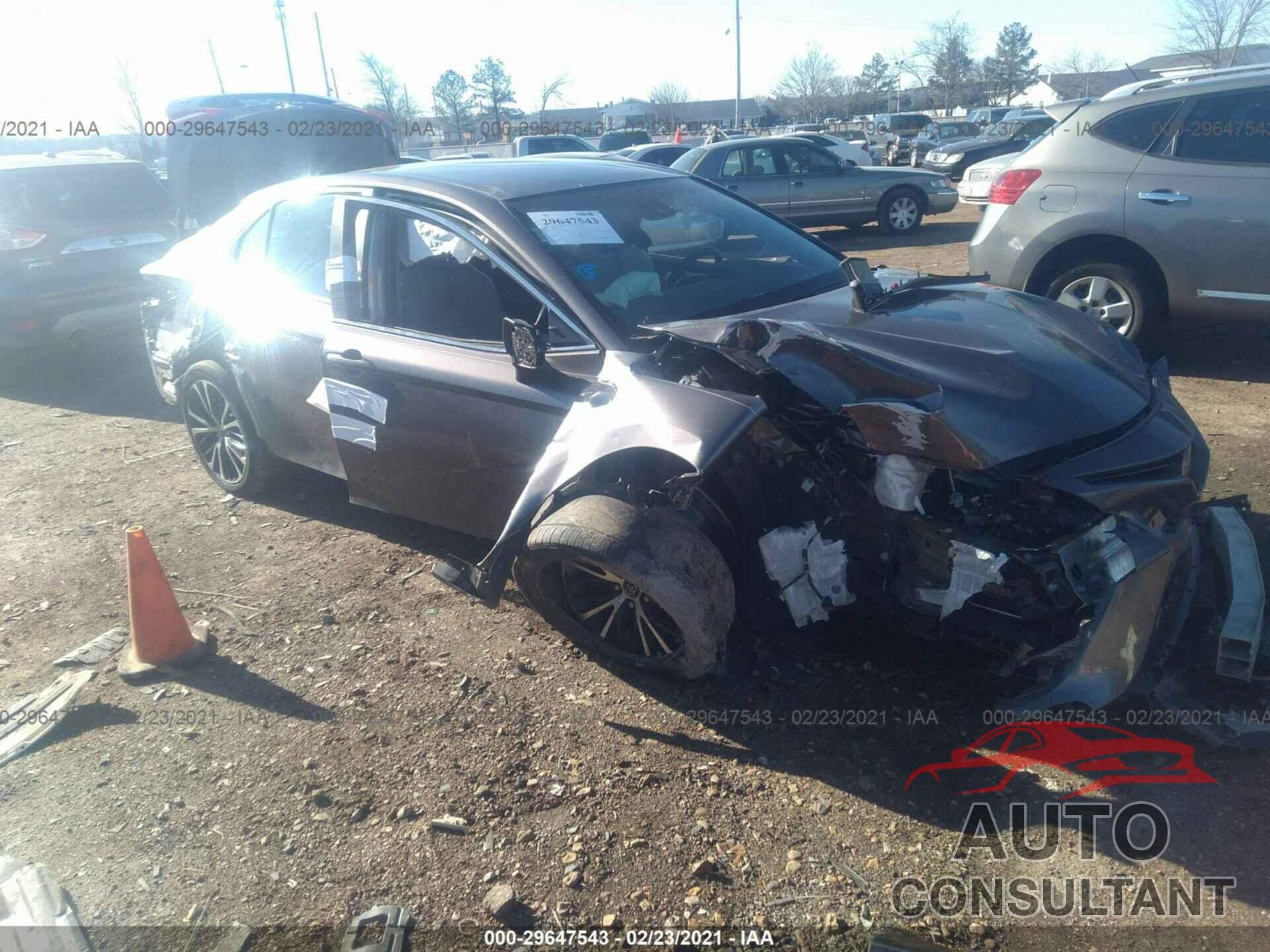 TOYOTA CAMRY 2018 - 4T1B11HK9JU150972
