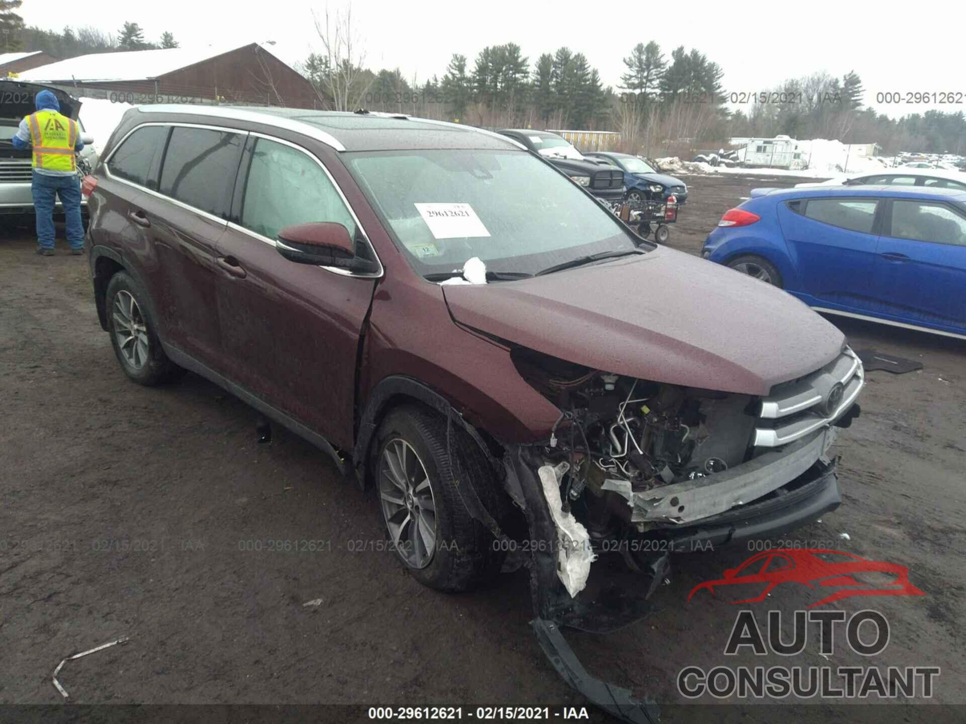 TOYOTA HIGHLANDER 2019 - 5TDJZRFH3KS977158