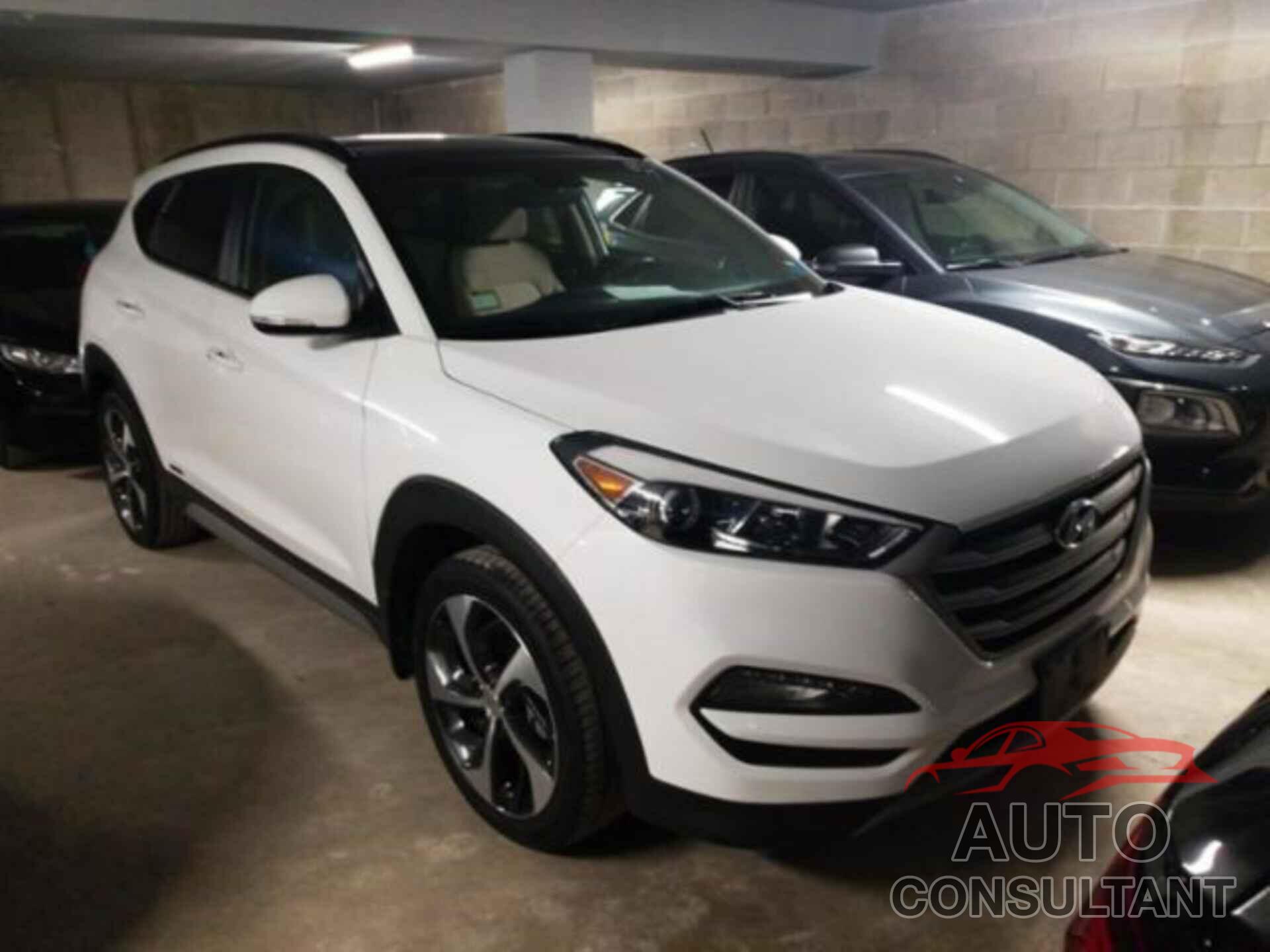 HYUNDAI TUCSON 2018 - KM8J3CA29JU671962