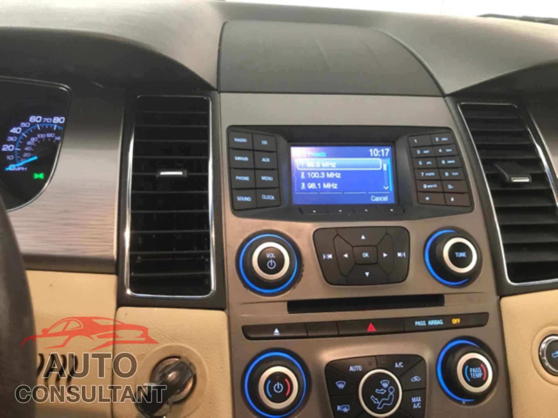 FORD TAURUS 2017 - 1FAHP2E83HG117637