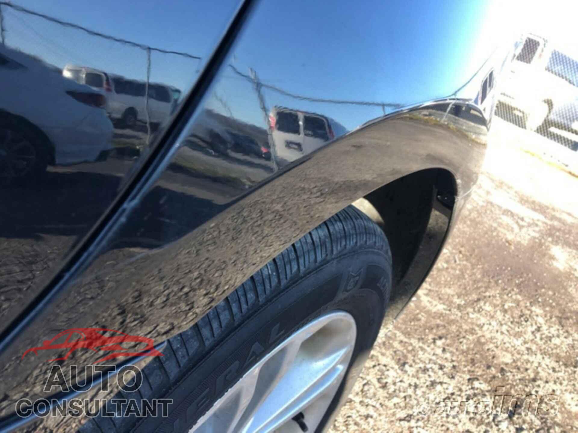 FORD TAURUS 2018 - 1FAHP2E80JG124020