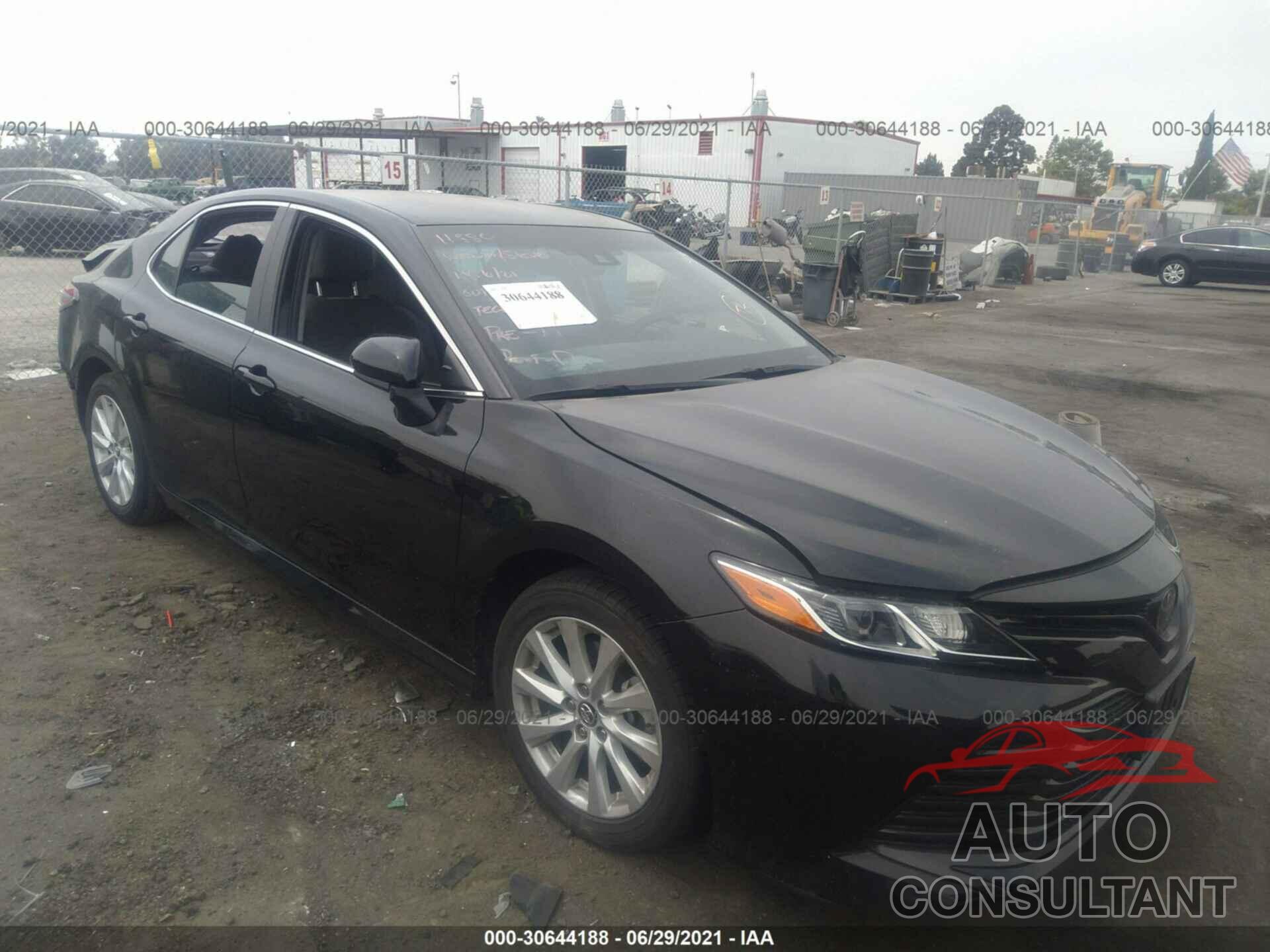 TOYOTA CAMRY 2018 - 4T1B11HK8JU657815