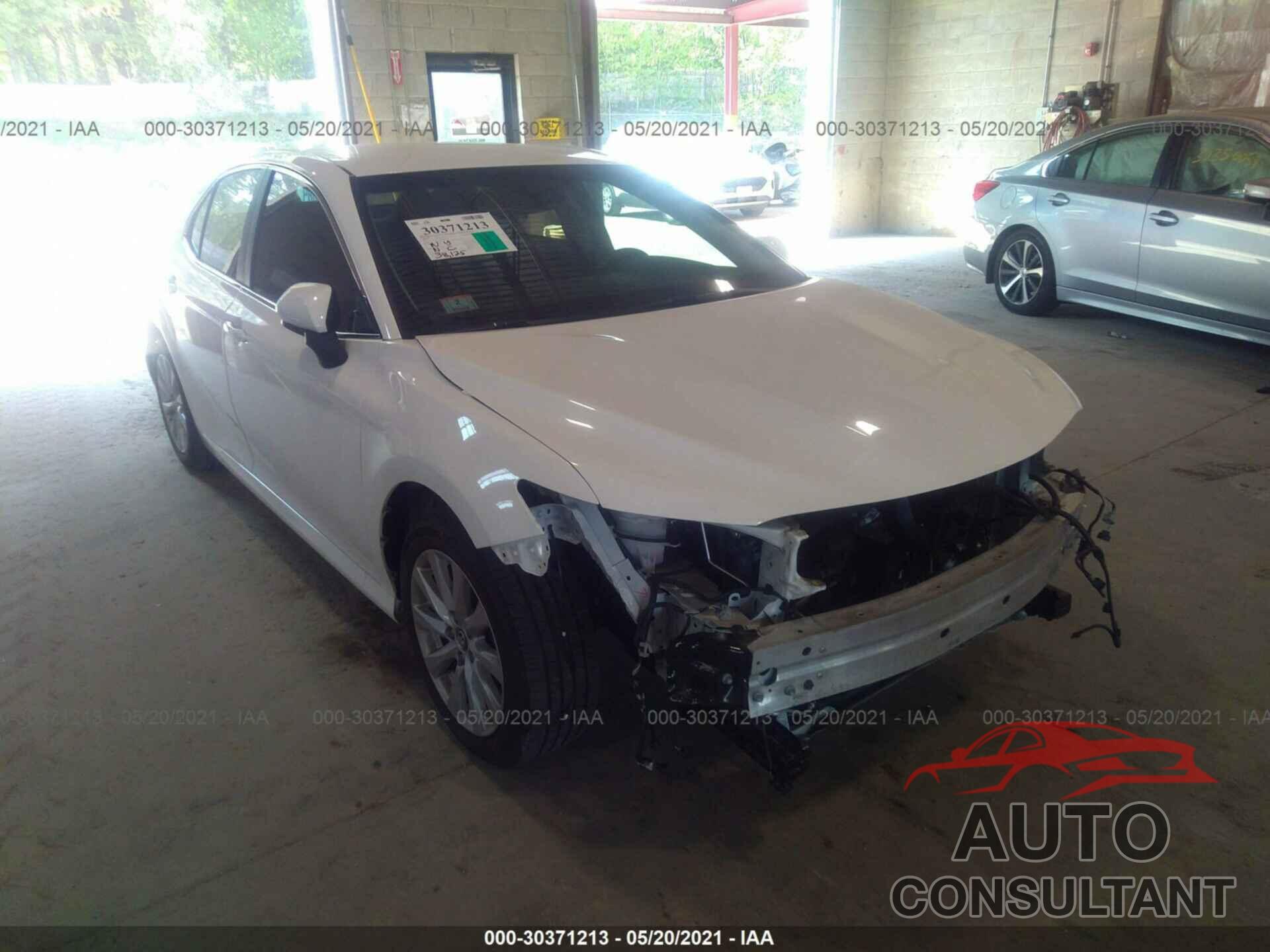 TOYOTA CAMRY 2018 - 4T1B11HK5JU616901