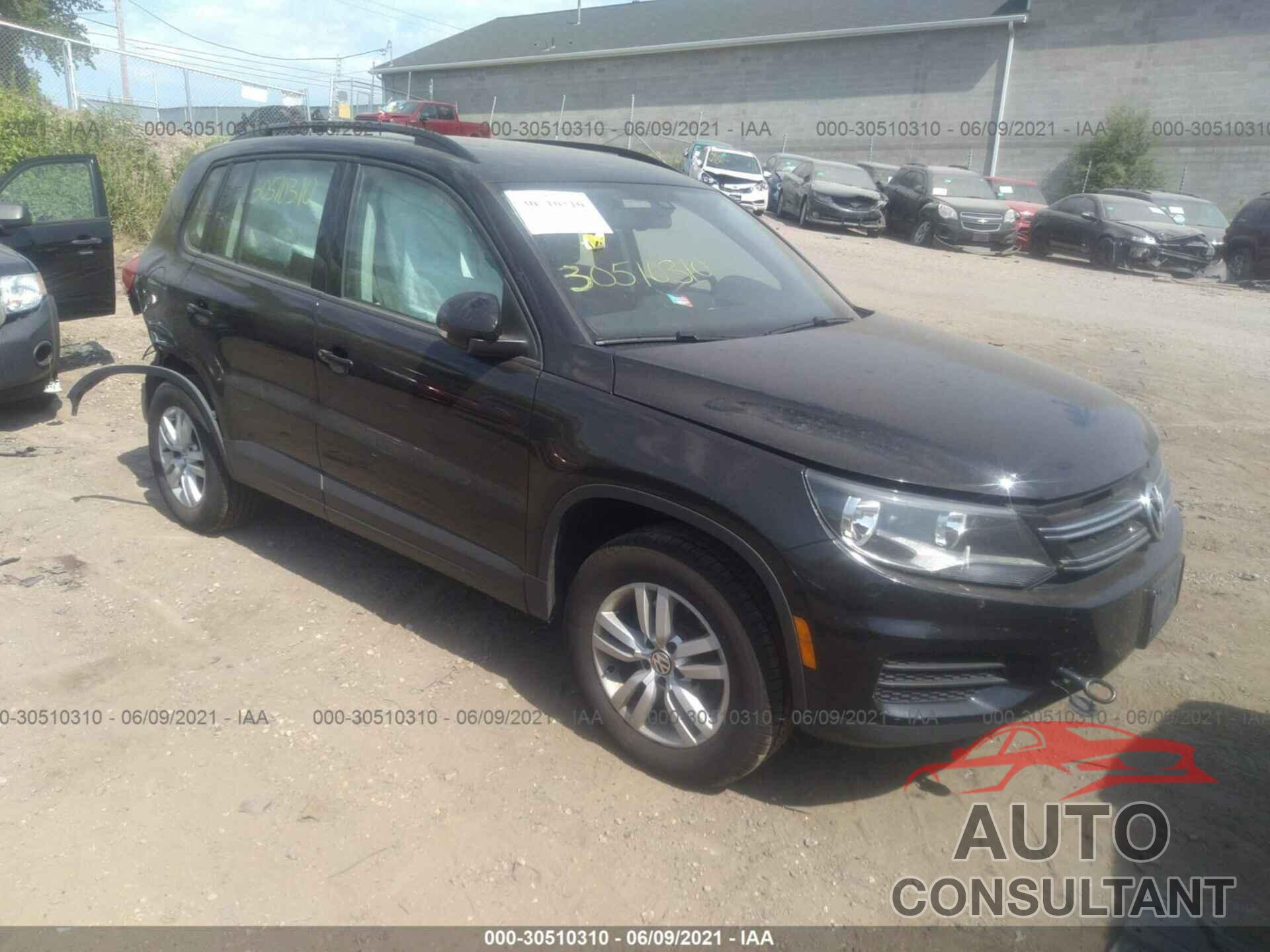 VOLKSWAGEN TIGUAN 2017 - WVGBV7AX1HW511333
