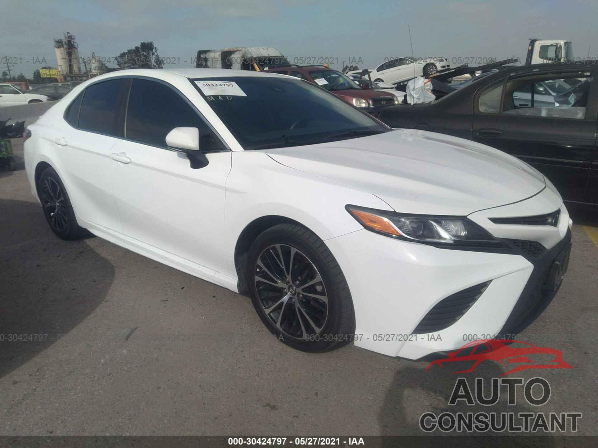 TOYOTA CAMRY 2018 - 4T1B11HK0JU637431