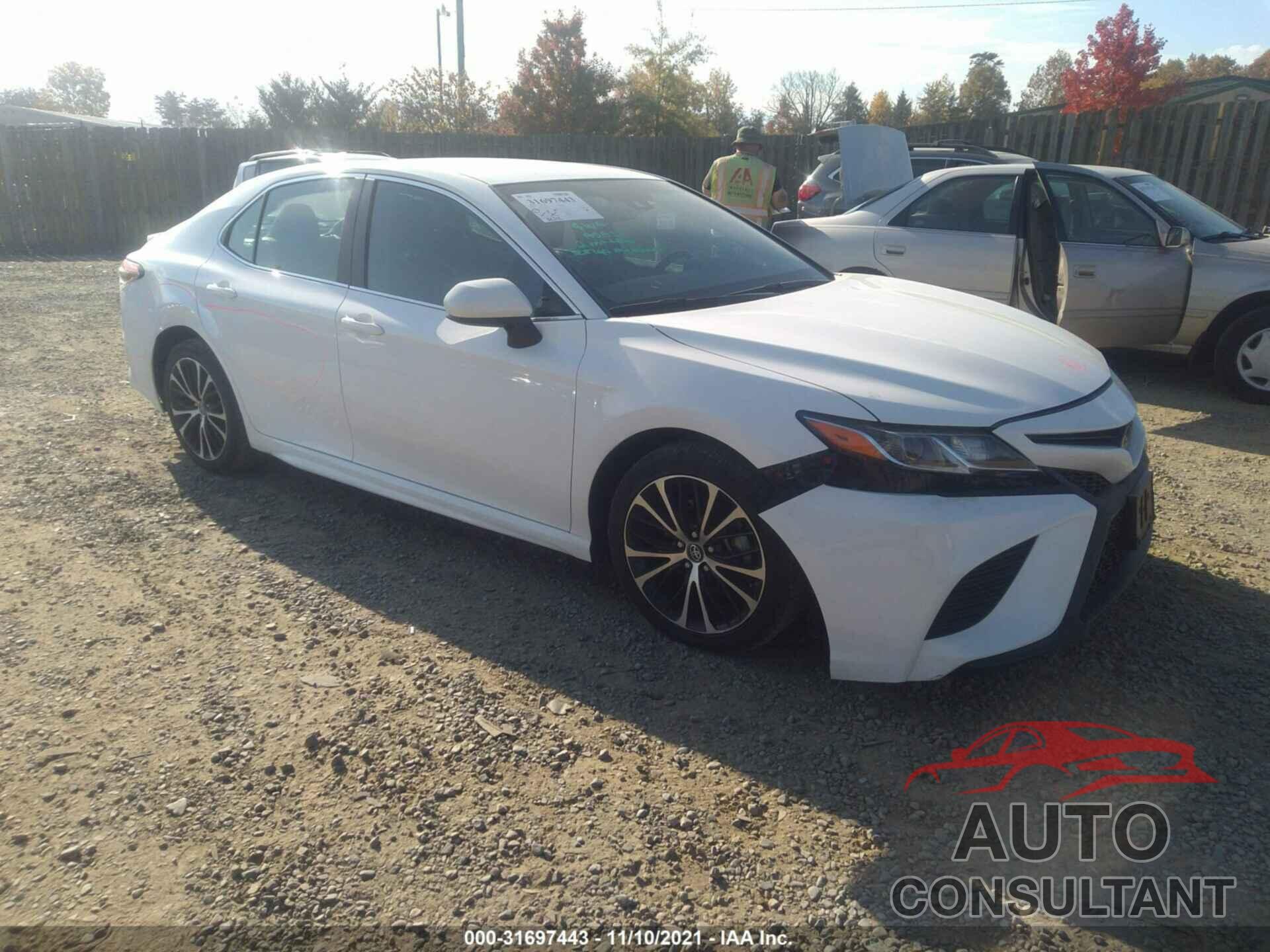TOYOTA CAMRY 2018 - 4T1B11HK1JU526175