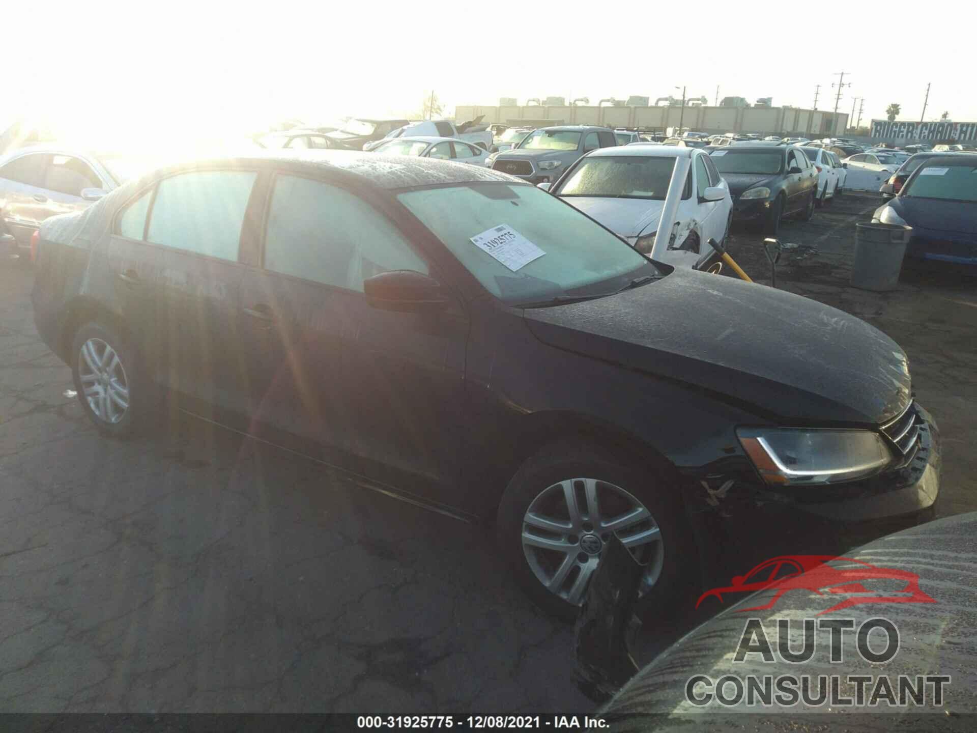 VOLKSWAGEN JETTA 2018 - 3VW2B7AJ9JM257317