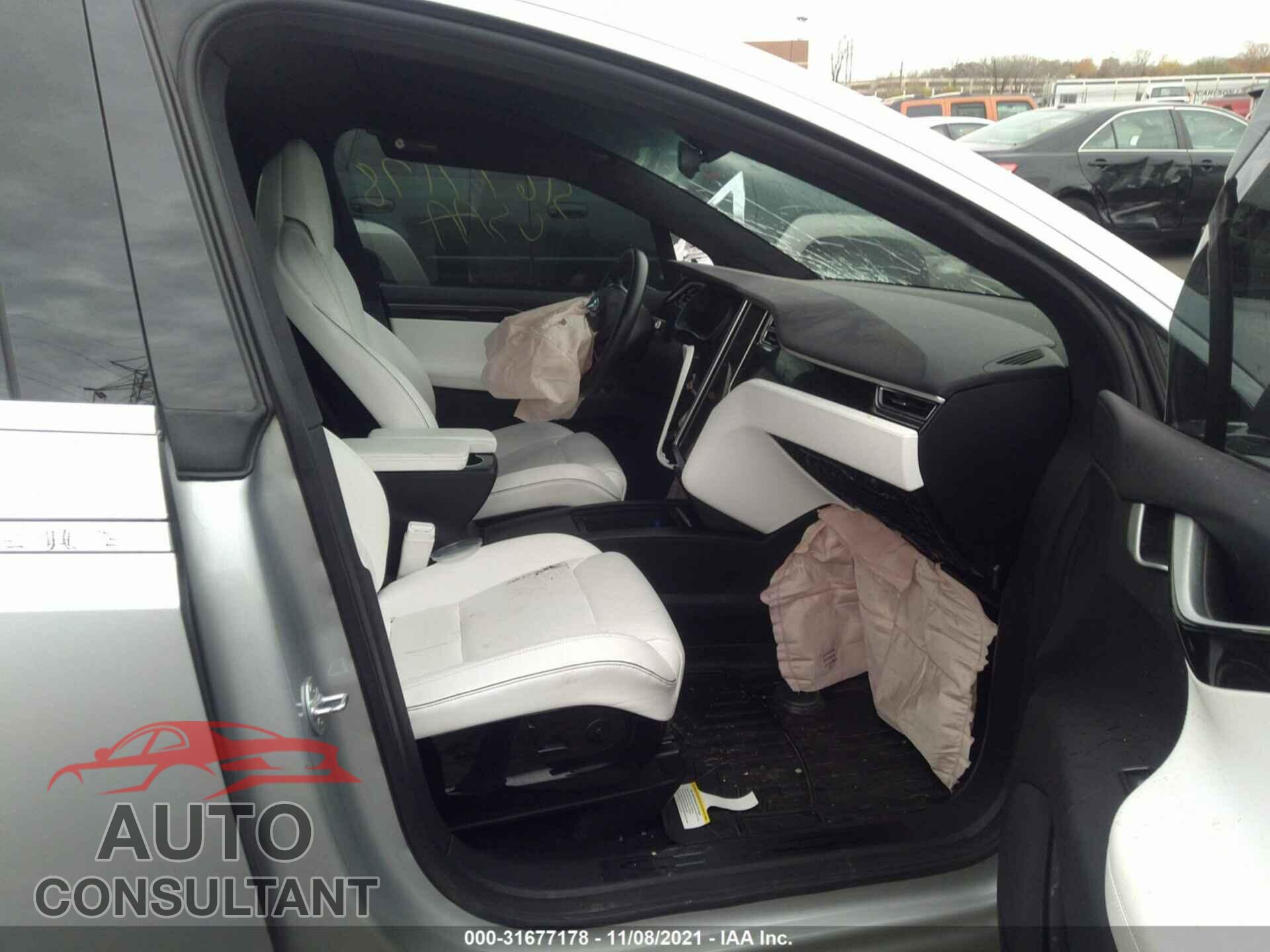 TESLA MODEL X 2016 - 5YJXCBE21GF004016