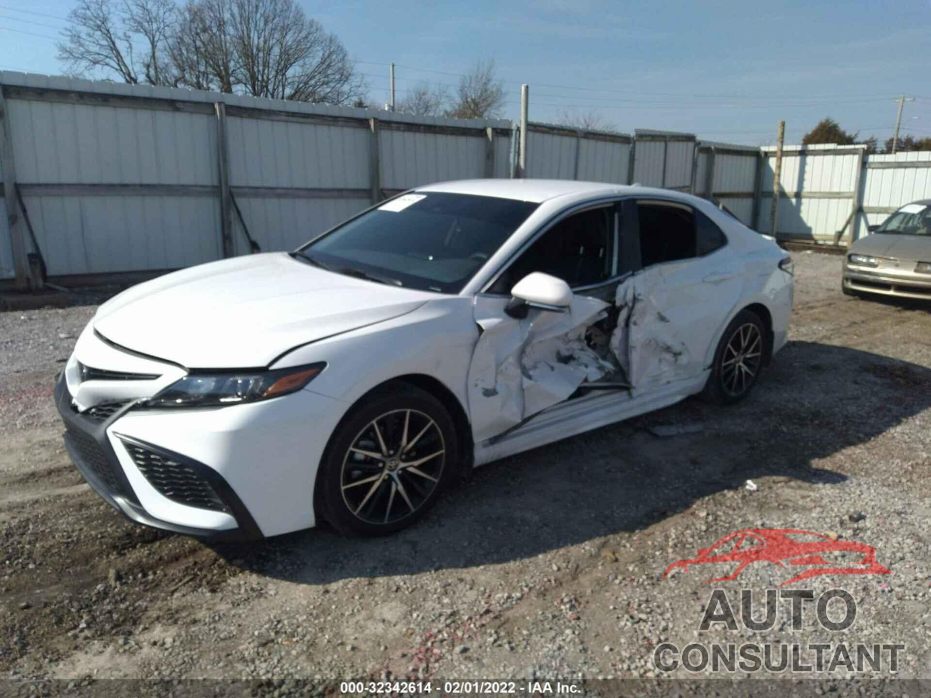 TOYOTA CAMRY 2022 - 4T1G11AK3NU640572