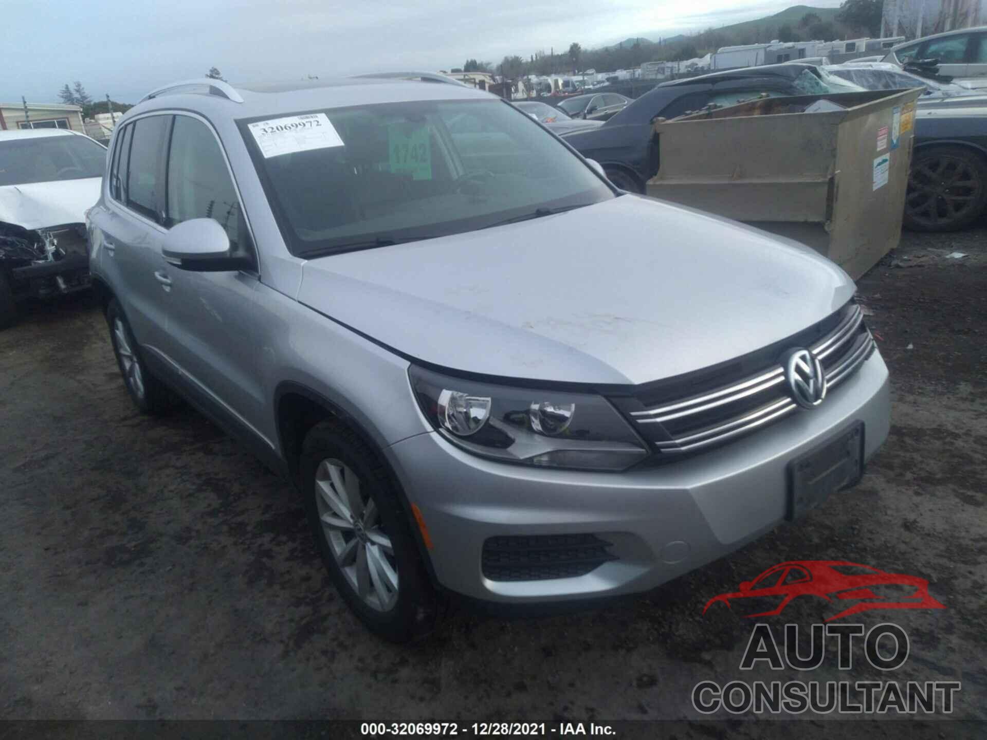 VOLKSWAGEN TIGUAN 2017 - WVGSV7AX4HK018768