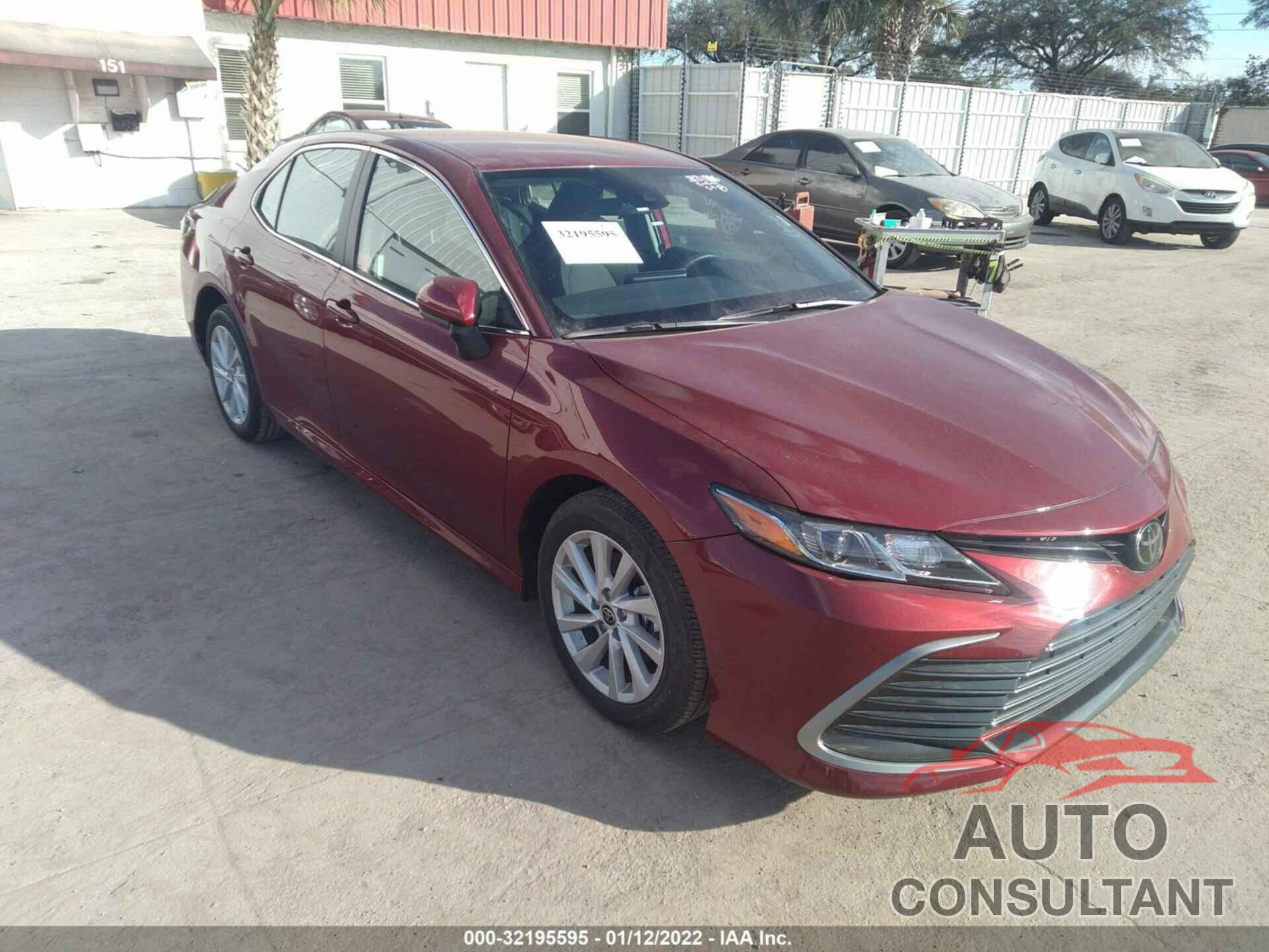 TOYOTA CAMRY 2022 - 4T1C11AK1NU639435