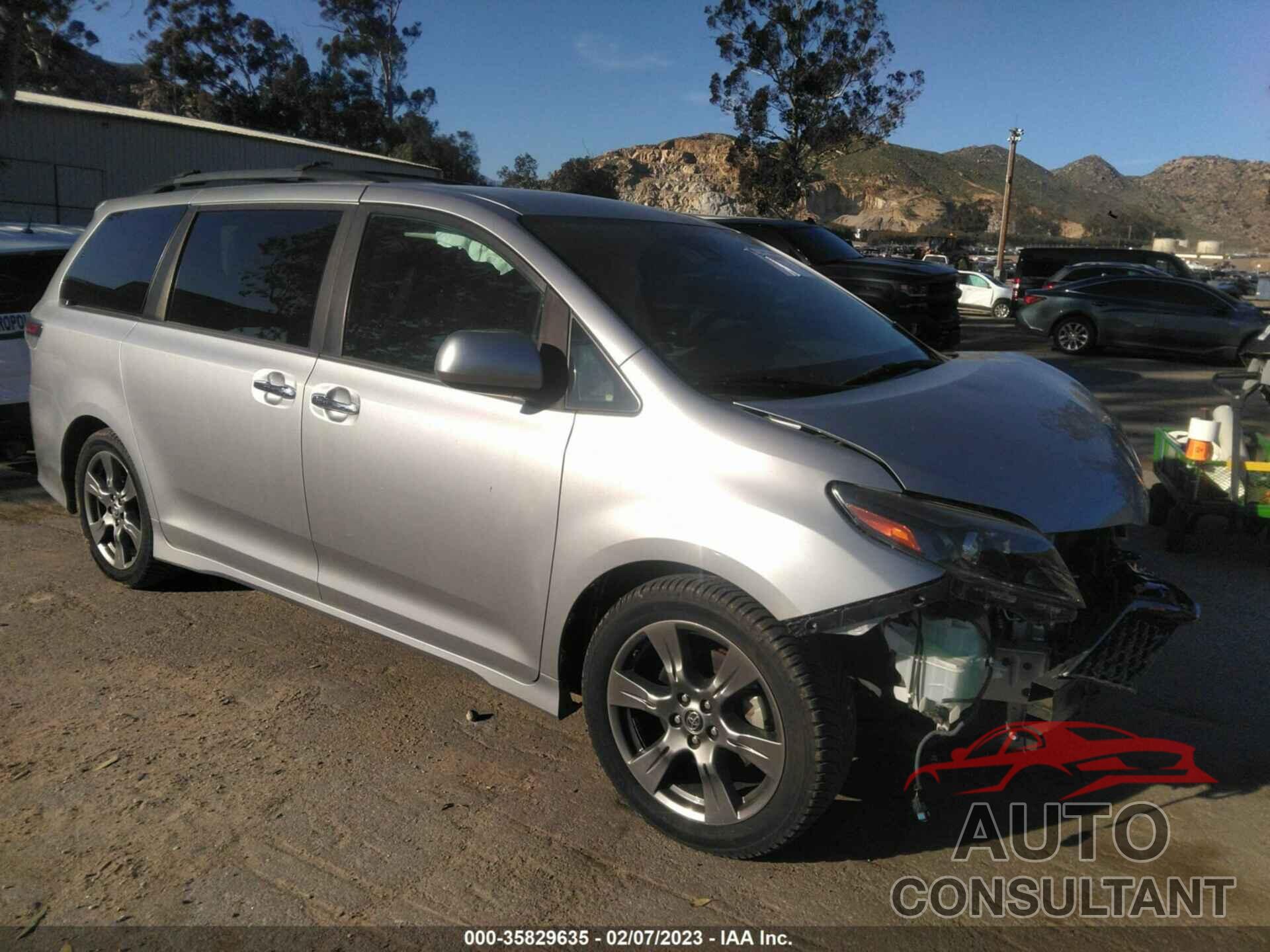 TOYOTA SIENNA 2018 - 5TDXZ3DC5JS956924