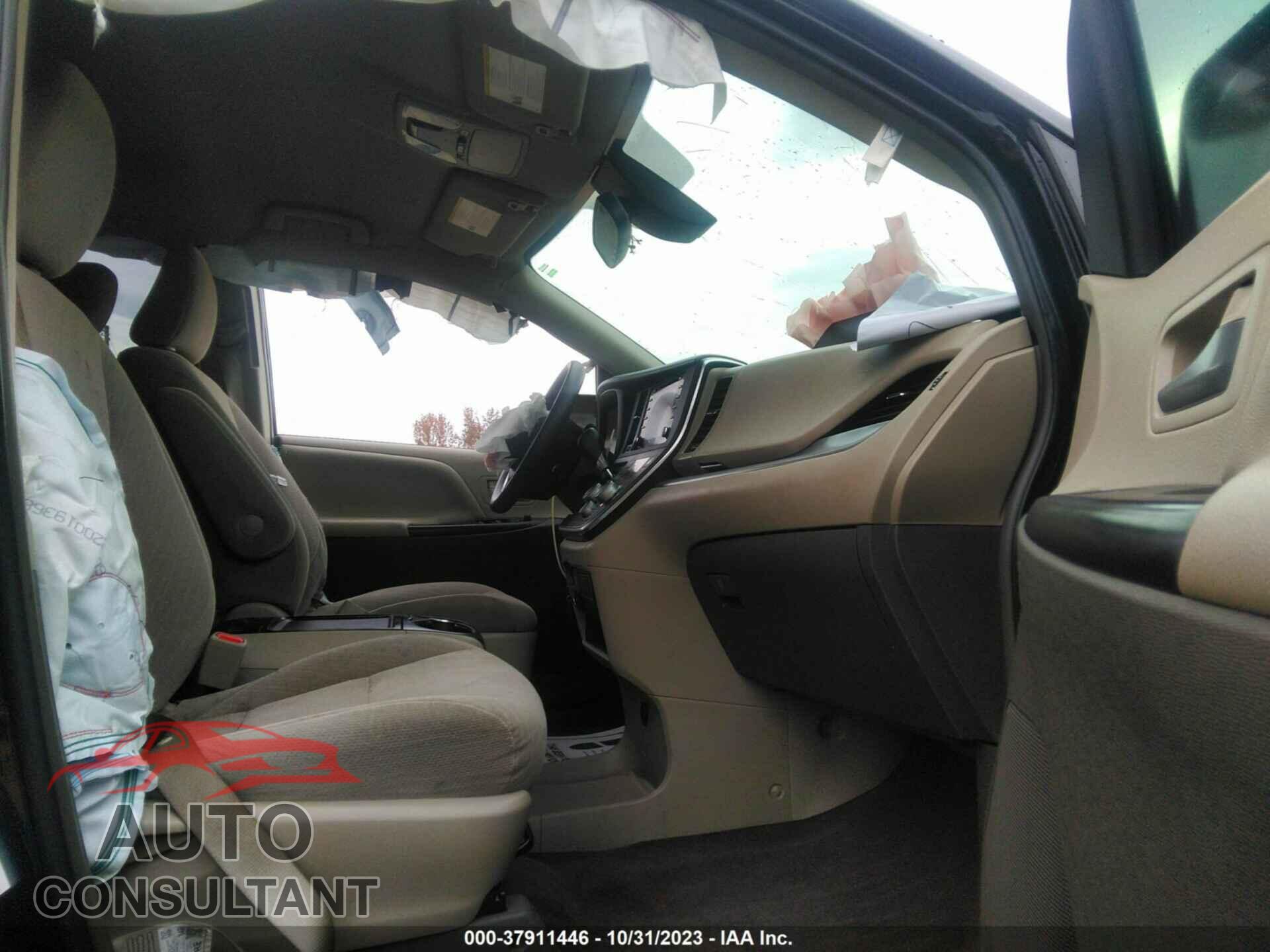 TOYOTA SIENNA 2019 - 5TDKZ3DC2KS993473