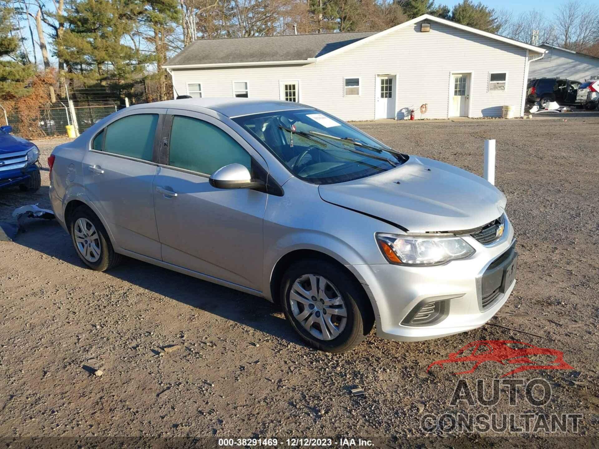 CHEVROLET SONIC 2018 - 1G1JB5SH3J4127911