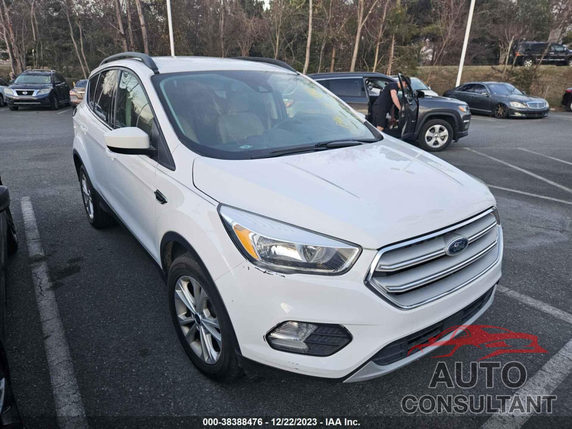 FORD ESCAPE 2018 - 1FMCU0GD7JUA10699