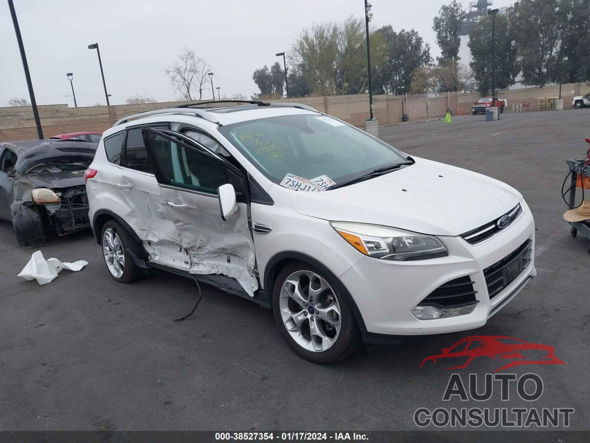 FORD ESCAPE 2016 - 1FMCU9J94GUC28004