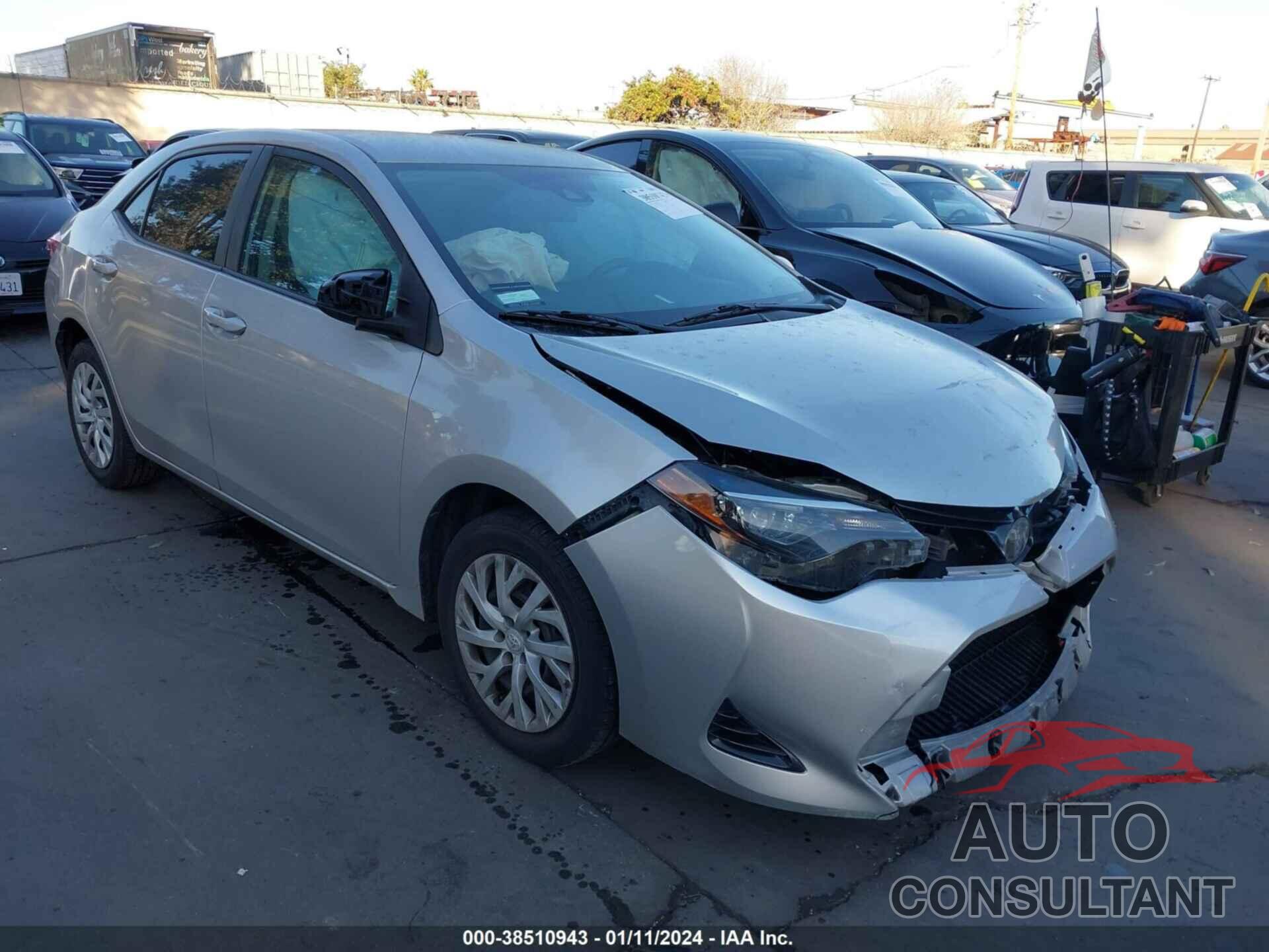 TOYOTA COROLLA 2018 - 5YFBURHE9JP855790