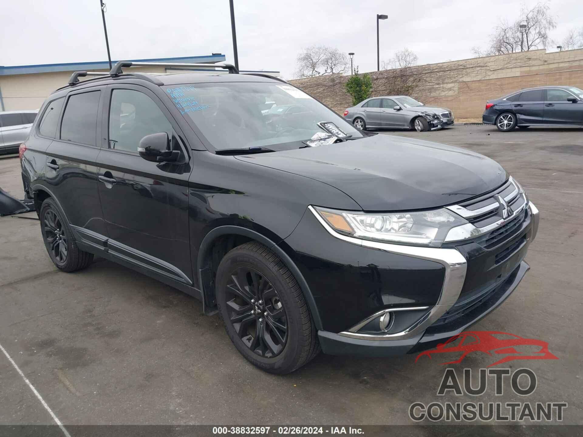 MITSUBISHI OUTLANDER 2018 - JA4AD3A35JZ060494