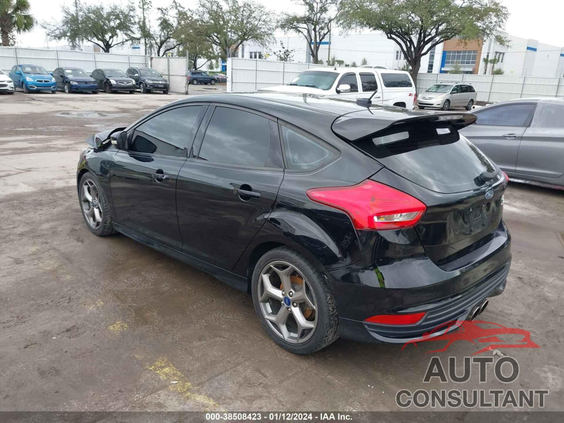 FORD FOCUS 2017 - 1FADP3L95HL327390