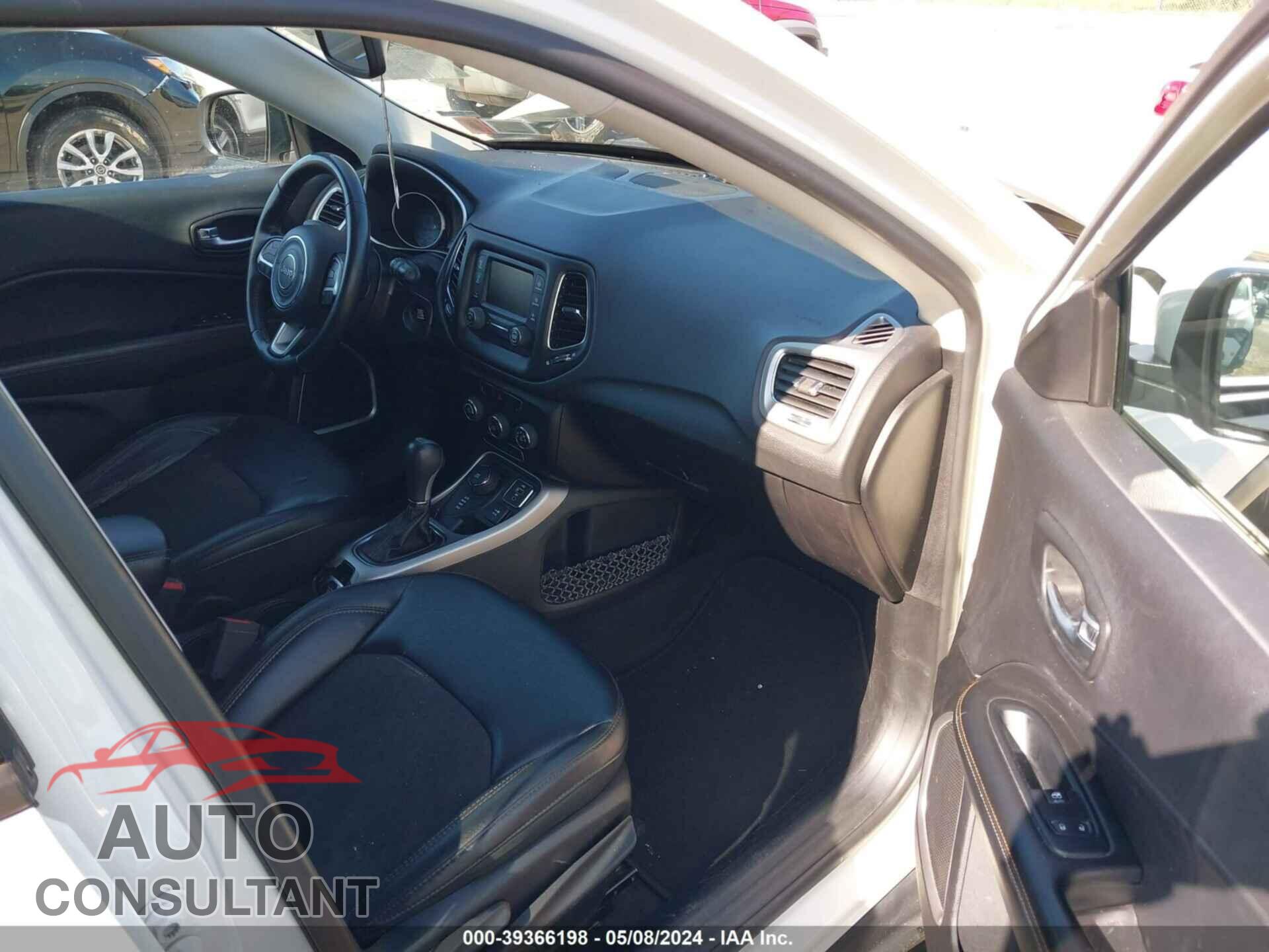 JEEP COMPASS 2018 - 3C4NJDBB7JT402000