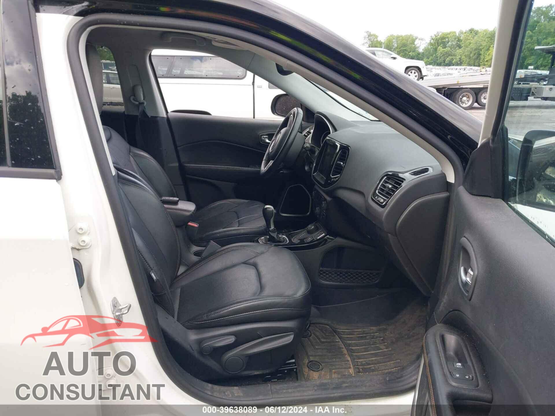JEEP COMPASS 2018 - 3C4NJDCB4JT492088