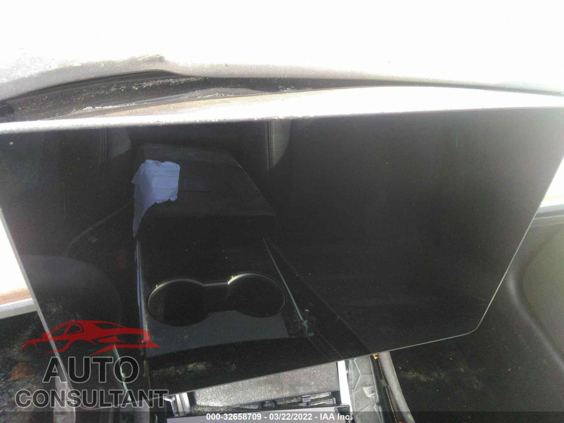 TESLA MODEL 3 2020 - 5YJ3E1EB5LF646543