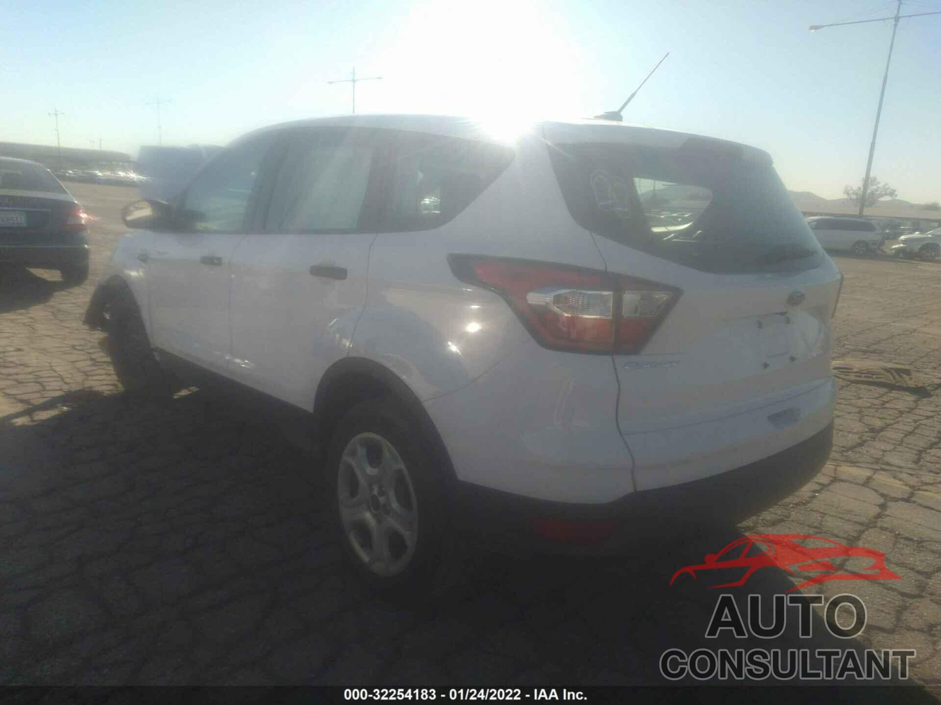 FORD ESCAPE 2018 - 1FMCU0F75JUA56852