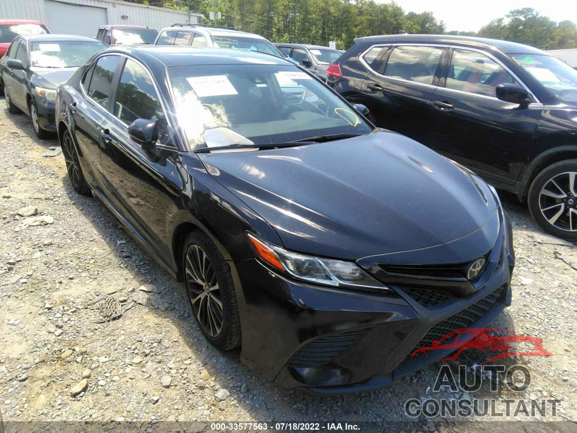 TOYOTA CAMRY 2018 - 4T1B11HK3JU658628