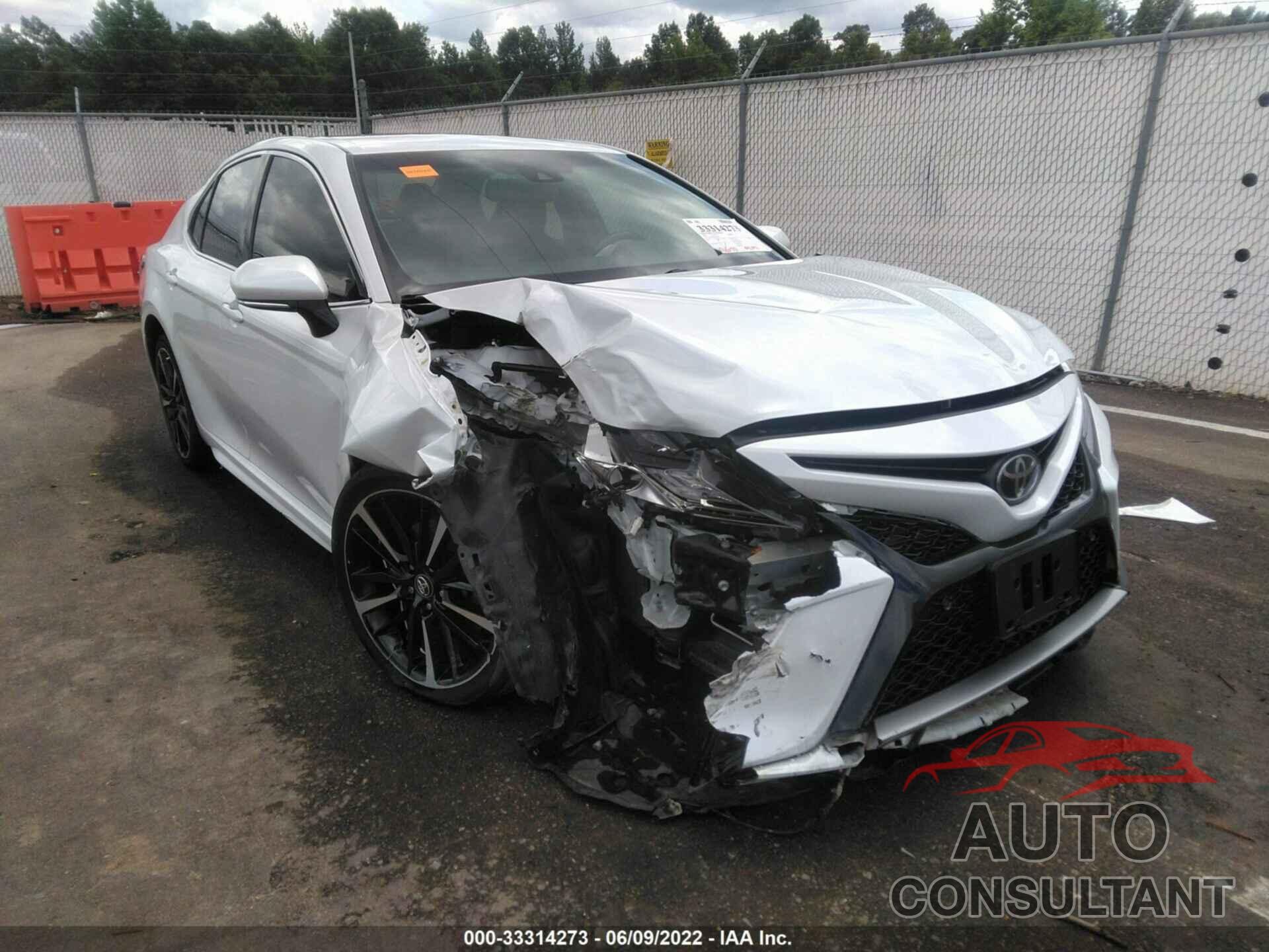 TOYOTA CAMRY 2018 - 4T1B61HK0JU125783