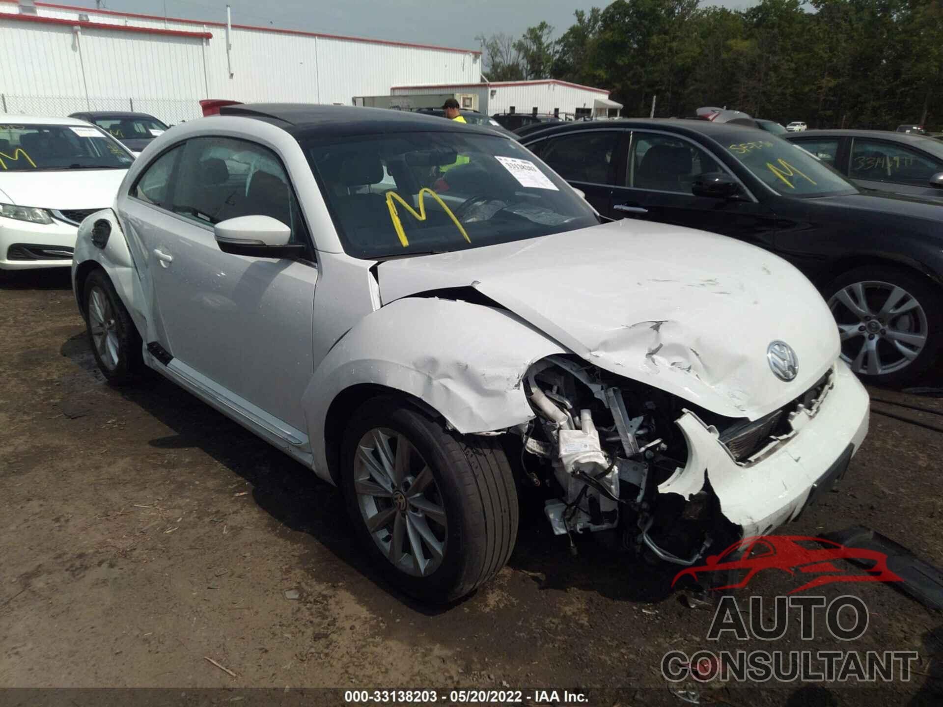 VOLKSWAGEN BEETLE 2019 - 3VWJD7AT2KM720777