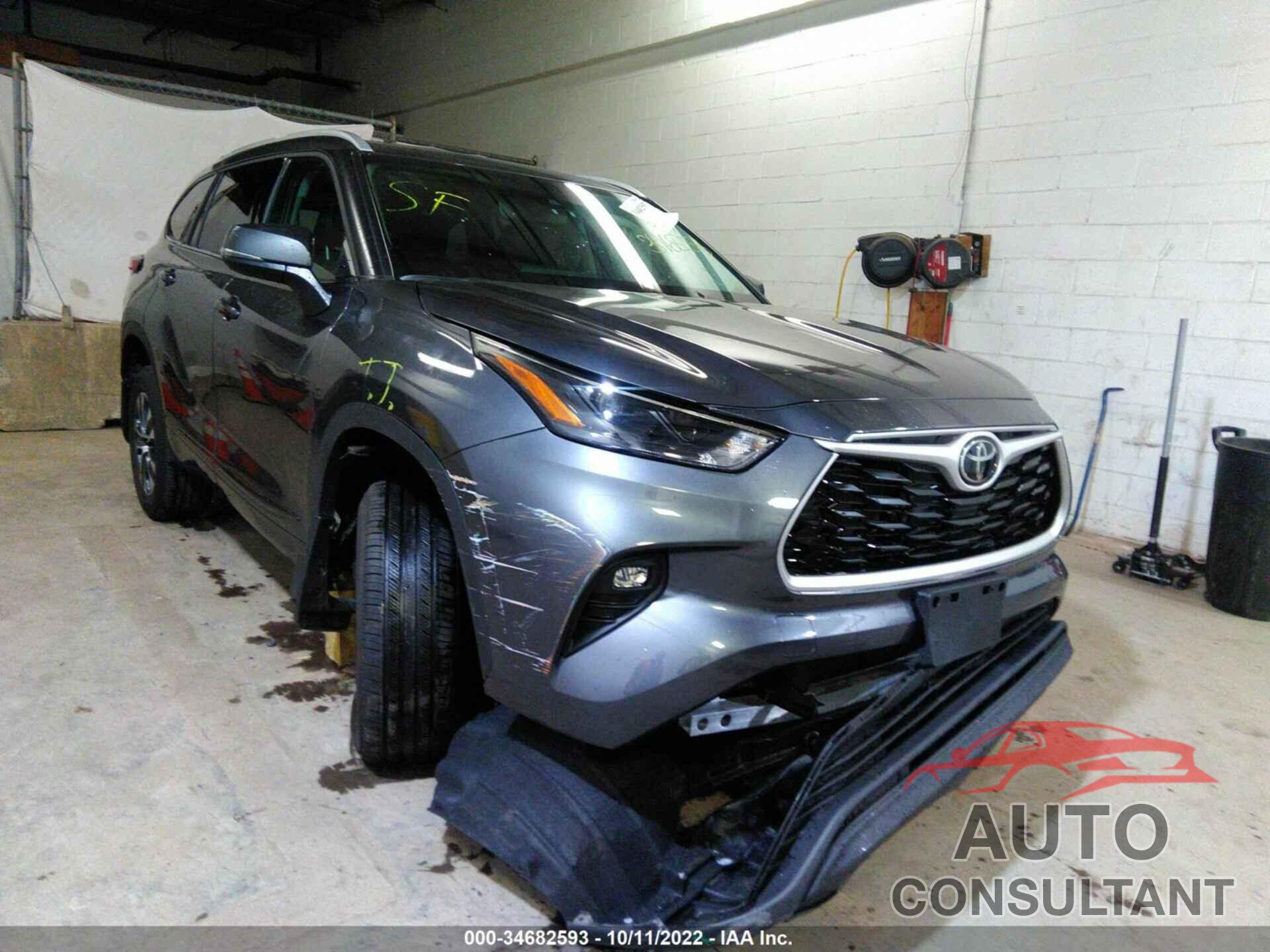 TOYOTA HIGHLANDER 2022 - 5TDHZRBH6NS577636