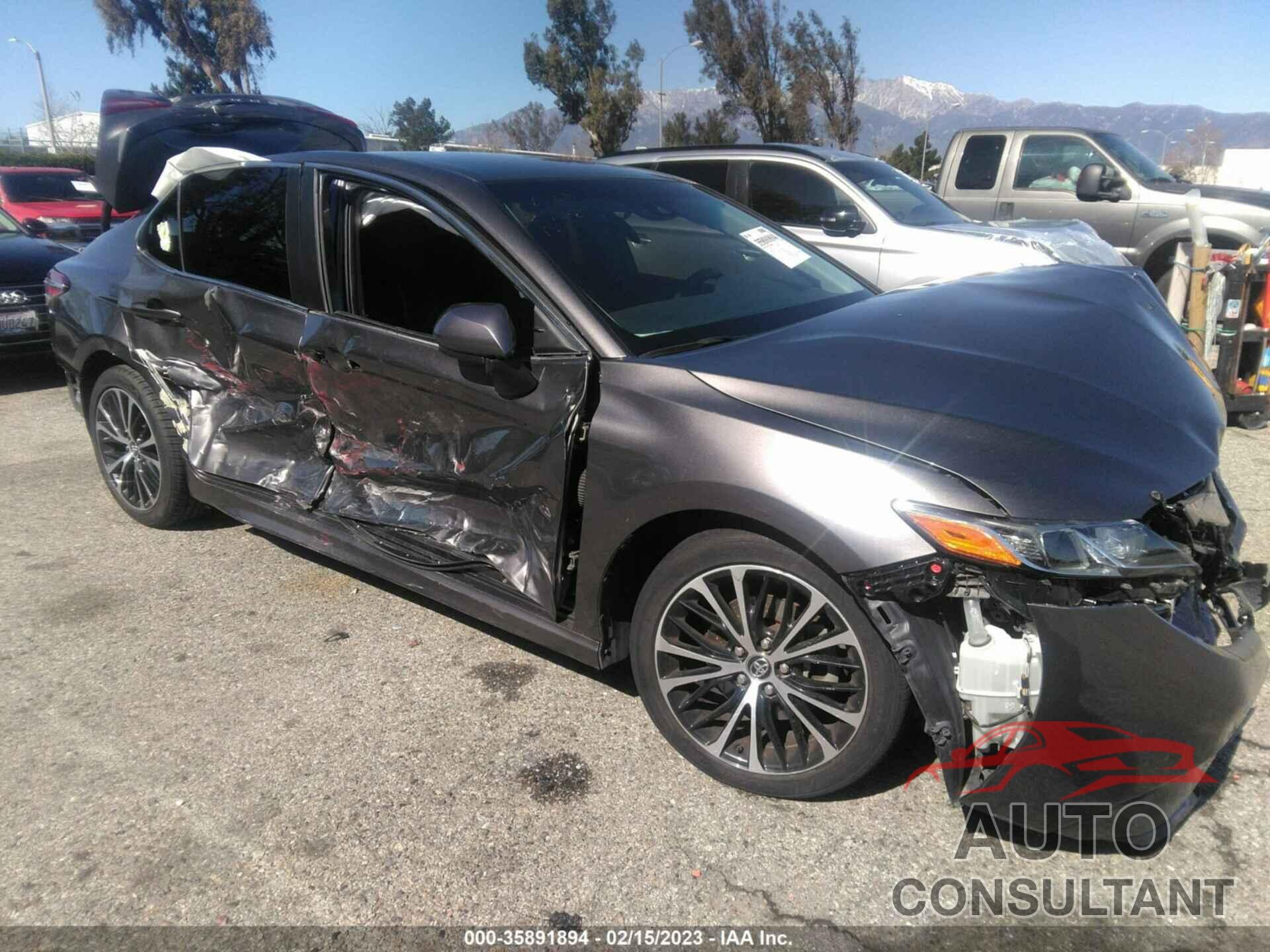 TOYOTA CAMRY 2018 - 4T1B11HK9JU103697