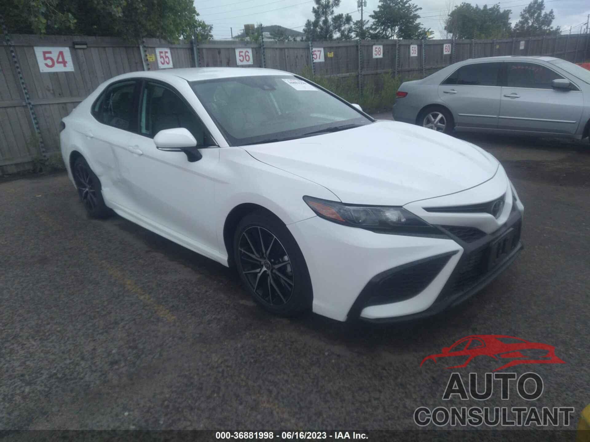 TOYOTA CAMRY 2022 - 4T1G11AK5NU061101