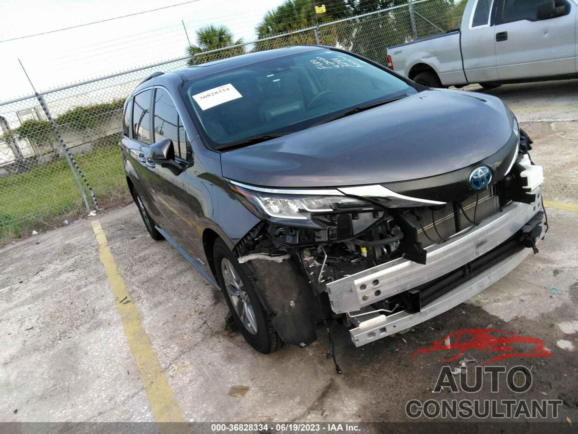 TOYOTA SIENNA 2021 - 5TDYRKEC3MS073244