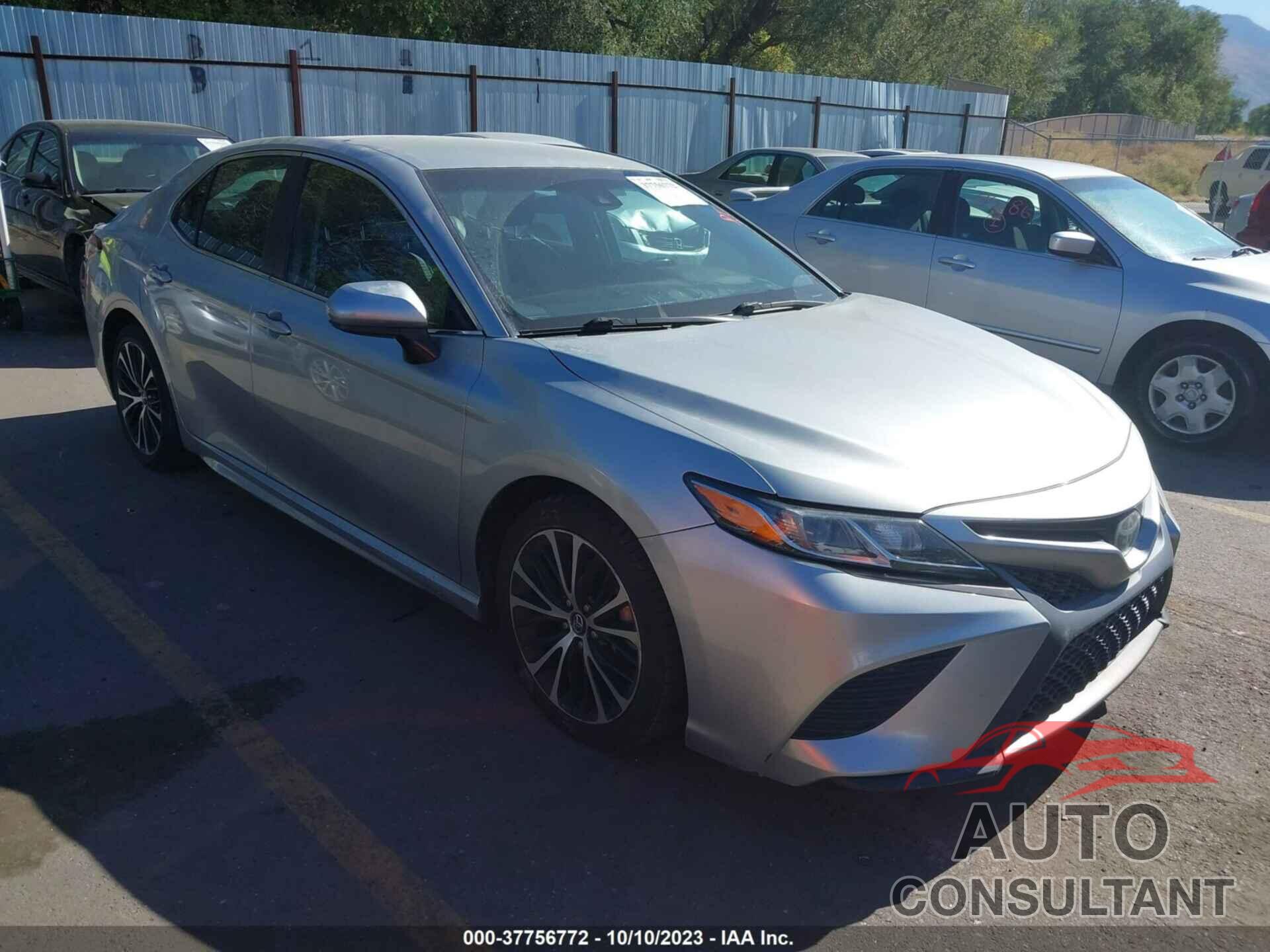 TOYOTA CAMRY 2018 - 4T1B11HK1JU024718