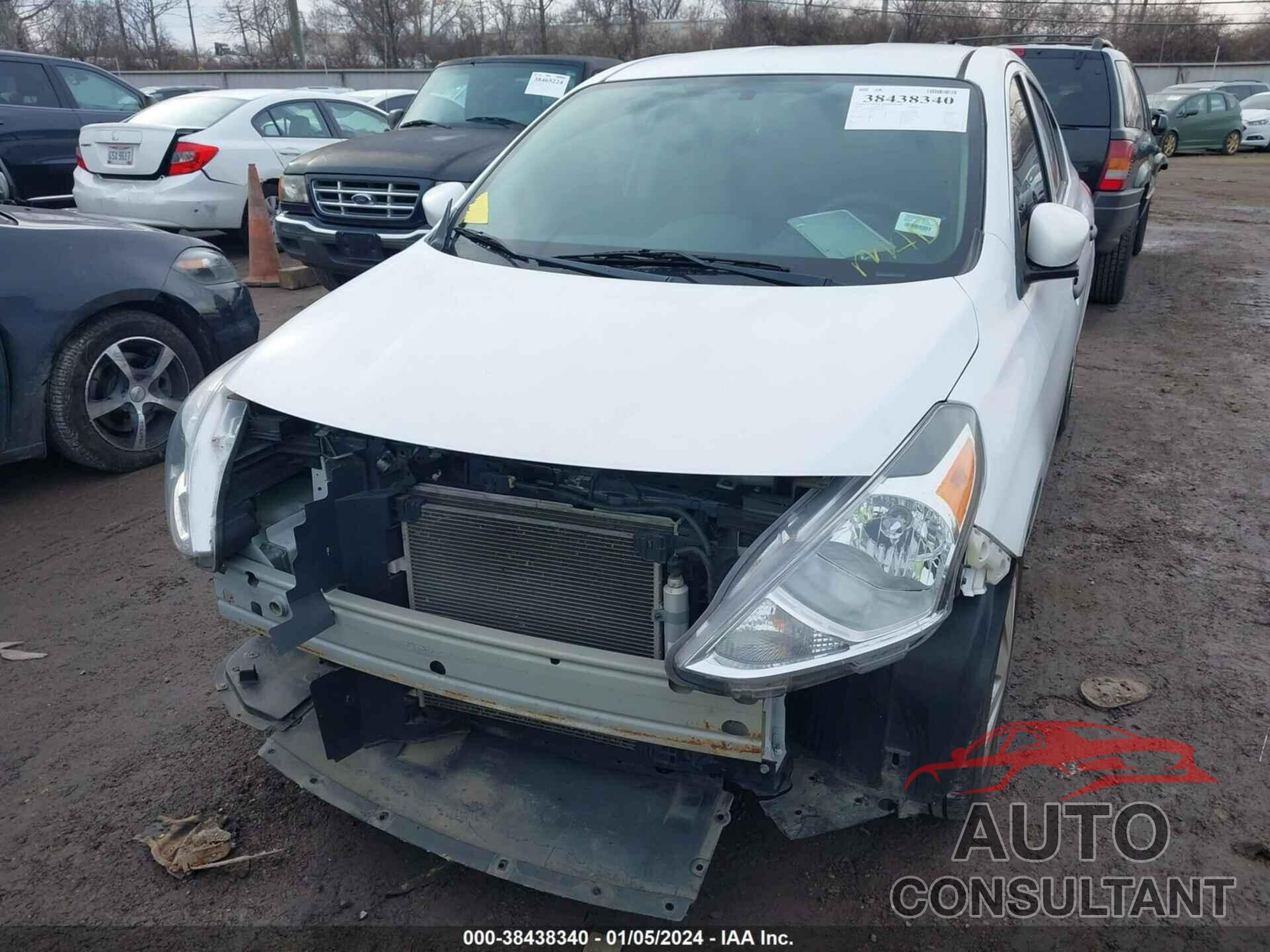 NISSAN VERSA 2018 - 3N1CN7AP9JL823956