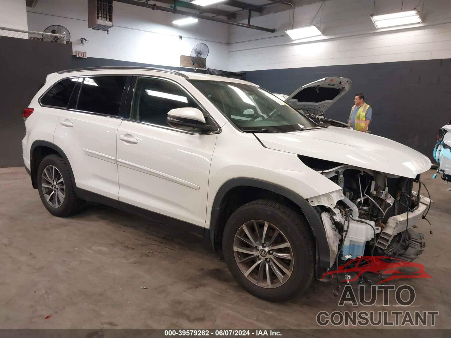 TOYOTA HIGHLANDER 2019 - 5TDJZRFH3KS574359