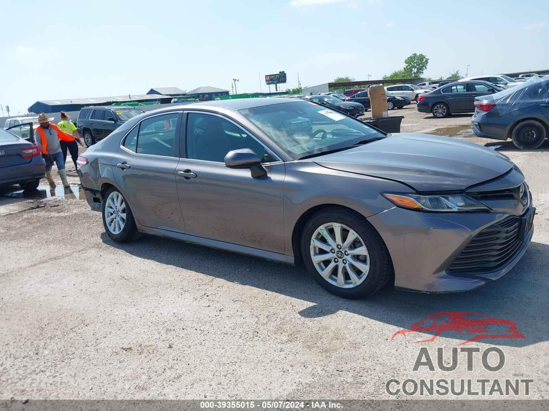TOYOTA CAMRY 2018 - 4T1B11HK6JU584850